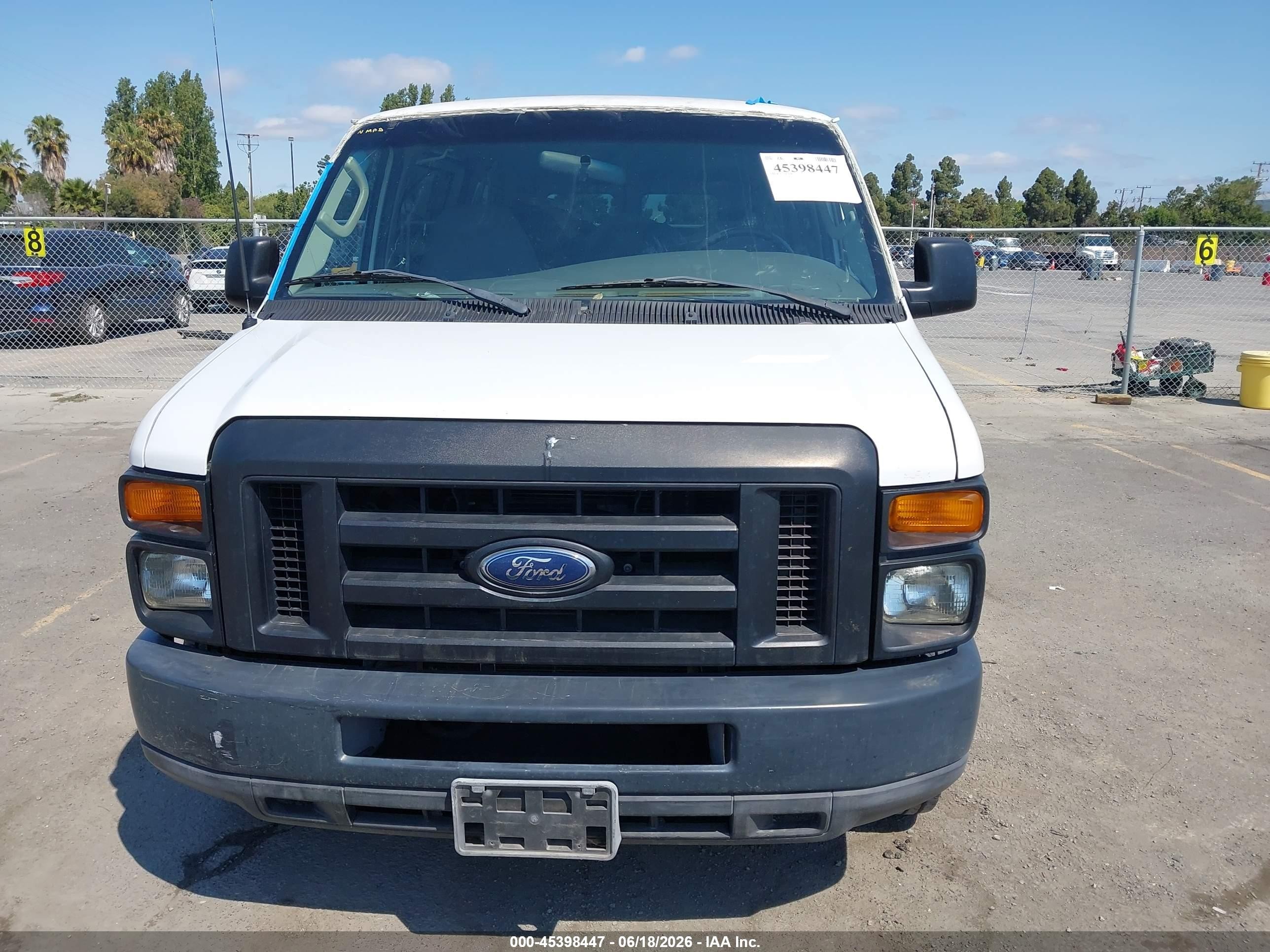 2008 Ford E-350 Super Duty Xl/xlt White vin: 1FBNE31L38DA24741