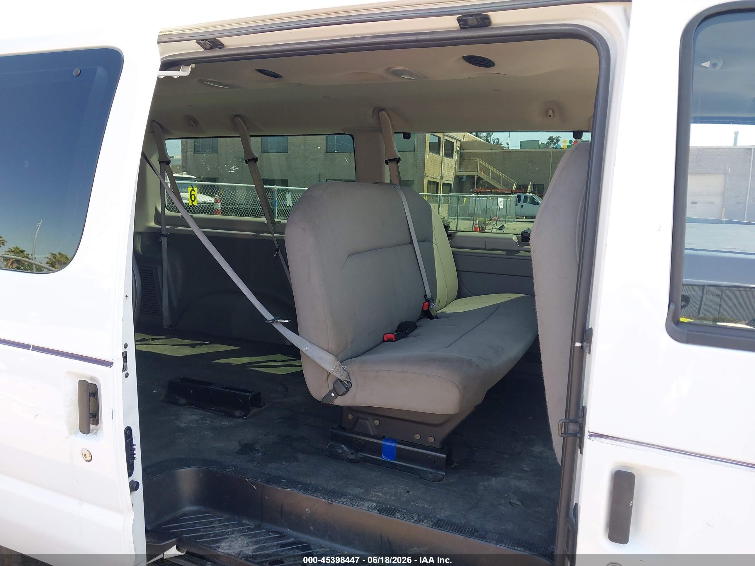 2008 Ford E-350 Super Duty Xl/xlt White vin: 1FBNE31L38DA24741