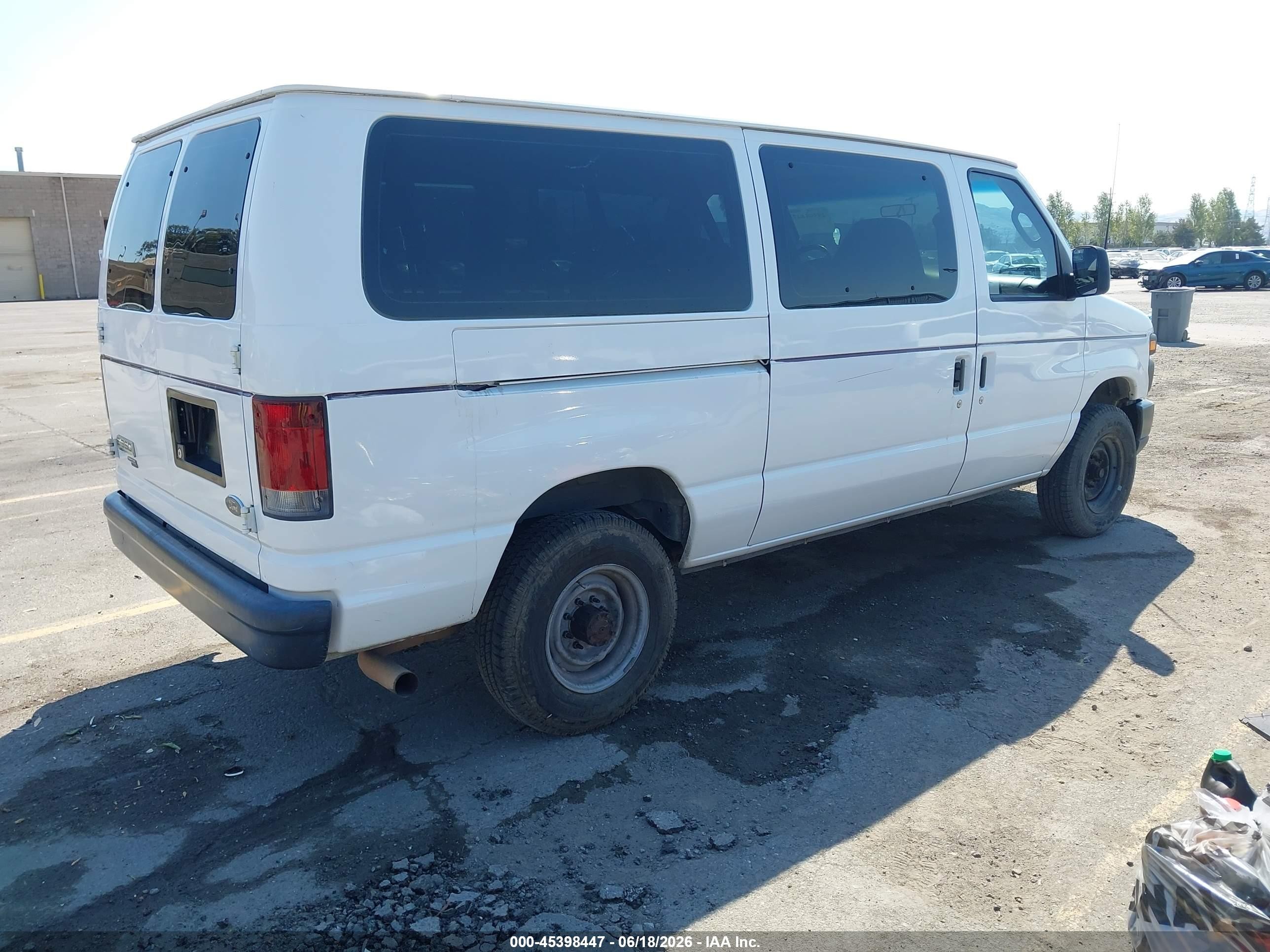 2008 Ford E-350 Super Duty Xl/xlt White vin: 1FBNE31L38DA24741