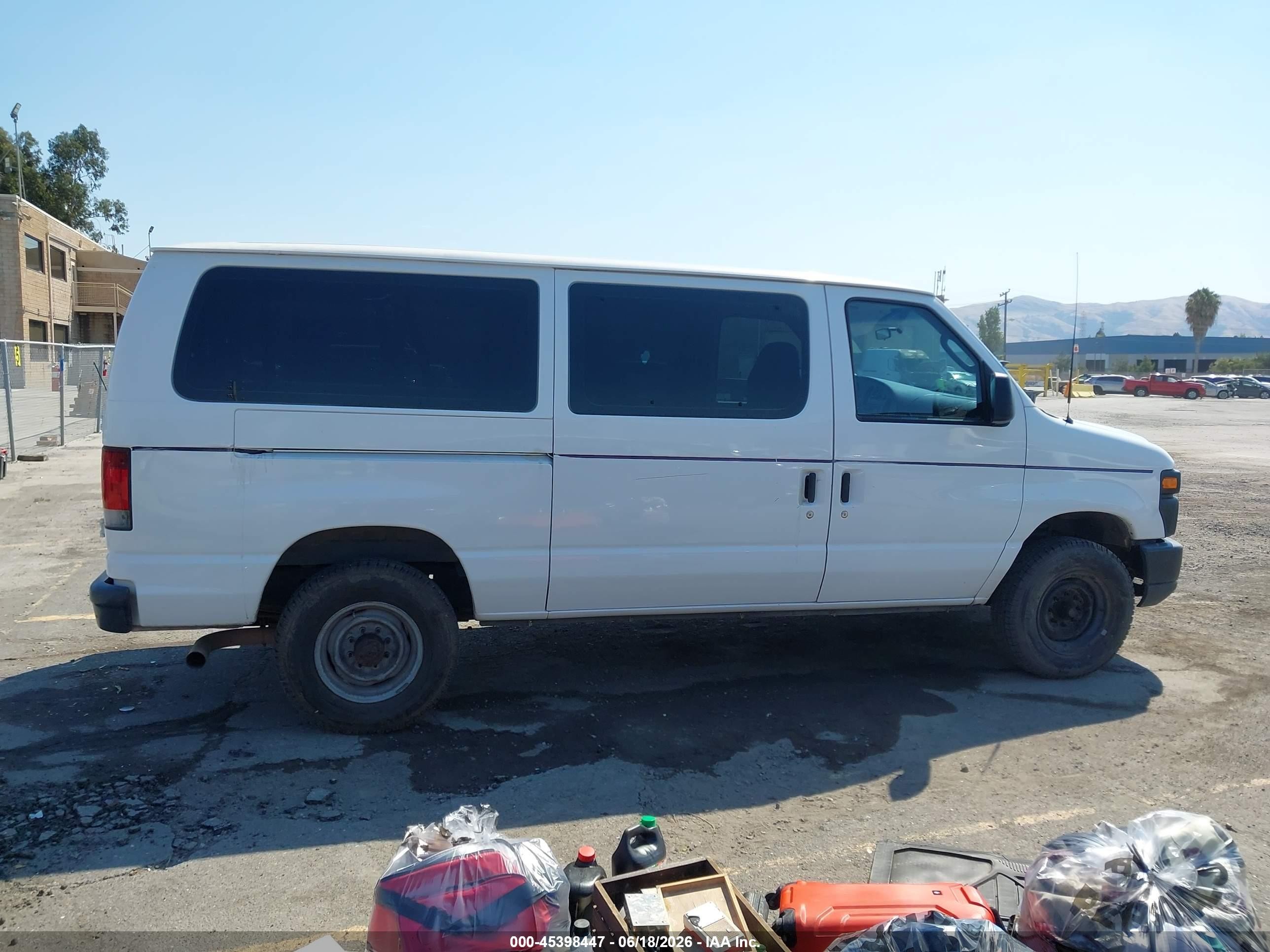 2008 Ford E-350 Super Duty Xl/xlt White vin: 1FBNE31L38DA24741