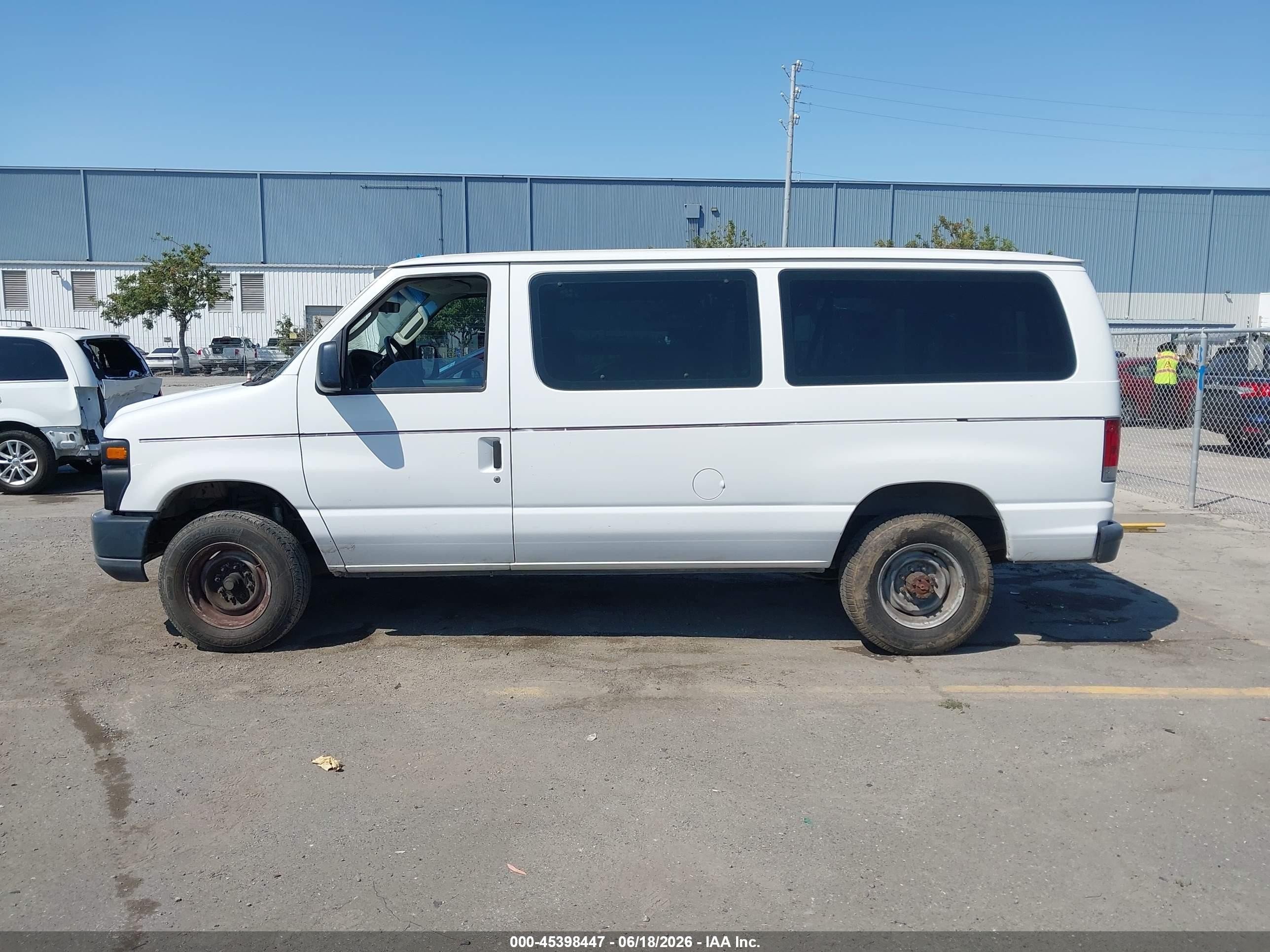 2008 Ford E-350 Super Duty Xl/xlt White vin: 1FBNE31L38DA24741
