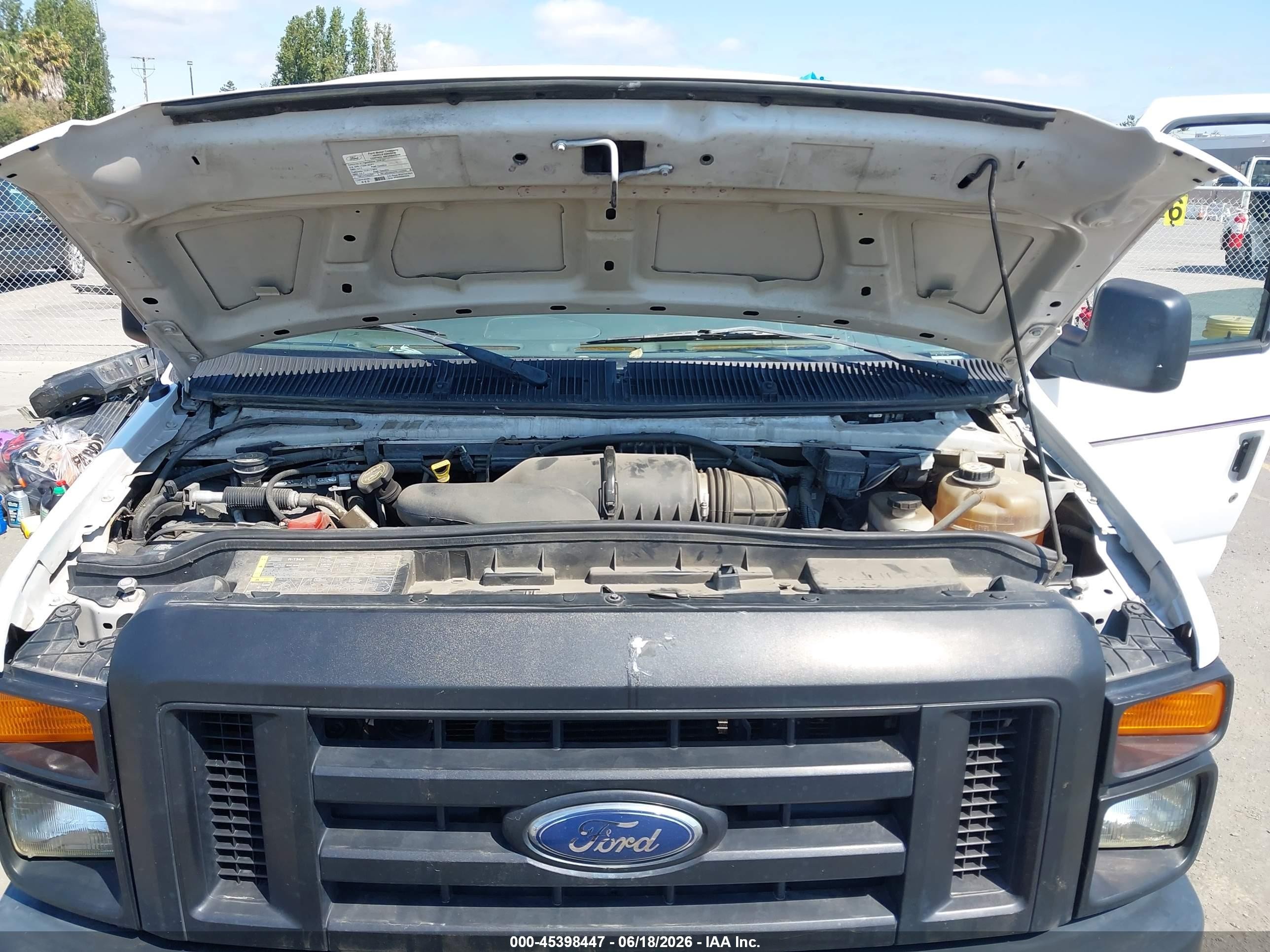 2008 Ford E-350 Super Duty Xl/xlt White vin: 1FBNE31L38DA24741