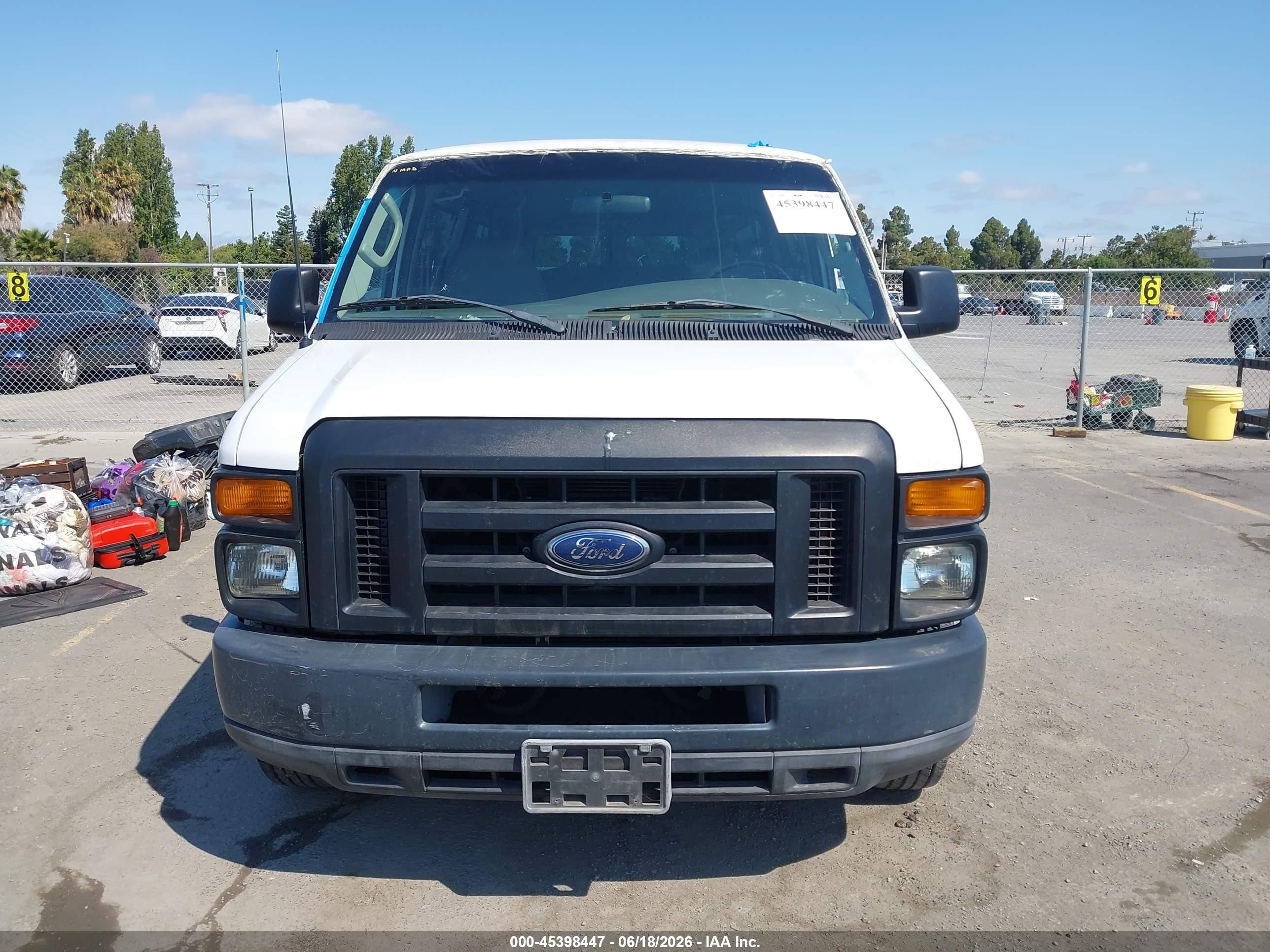 2008 Ford E-350 Super Duty Xl/xlt White vin: 1FBNE31L38DA24741