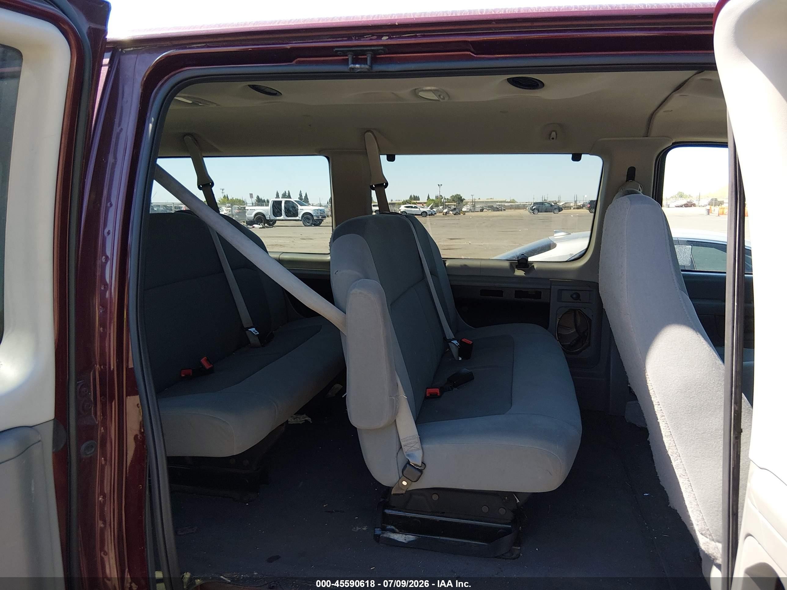 2008 Ford E-350 Super Duty Xl/xlt Maroon vin: 1FBNE31L38DA74006