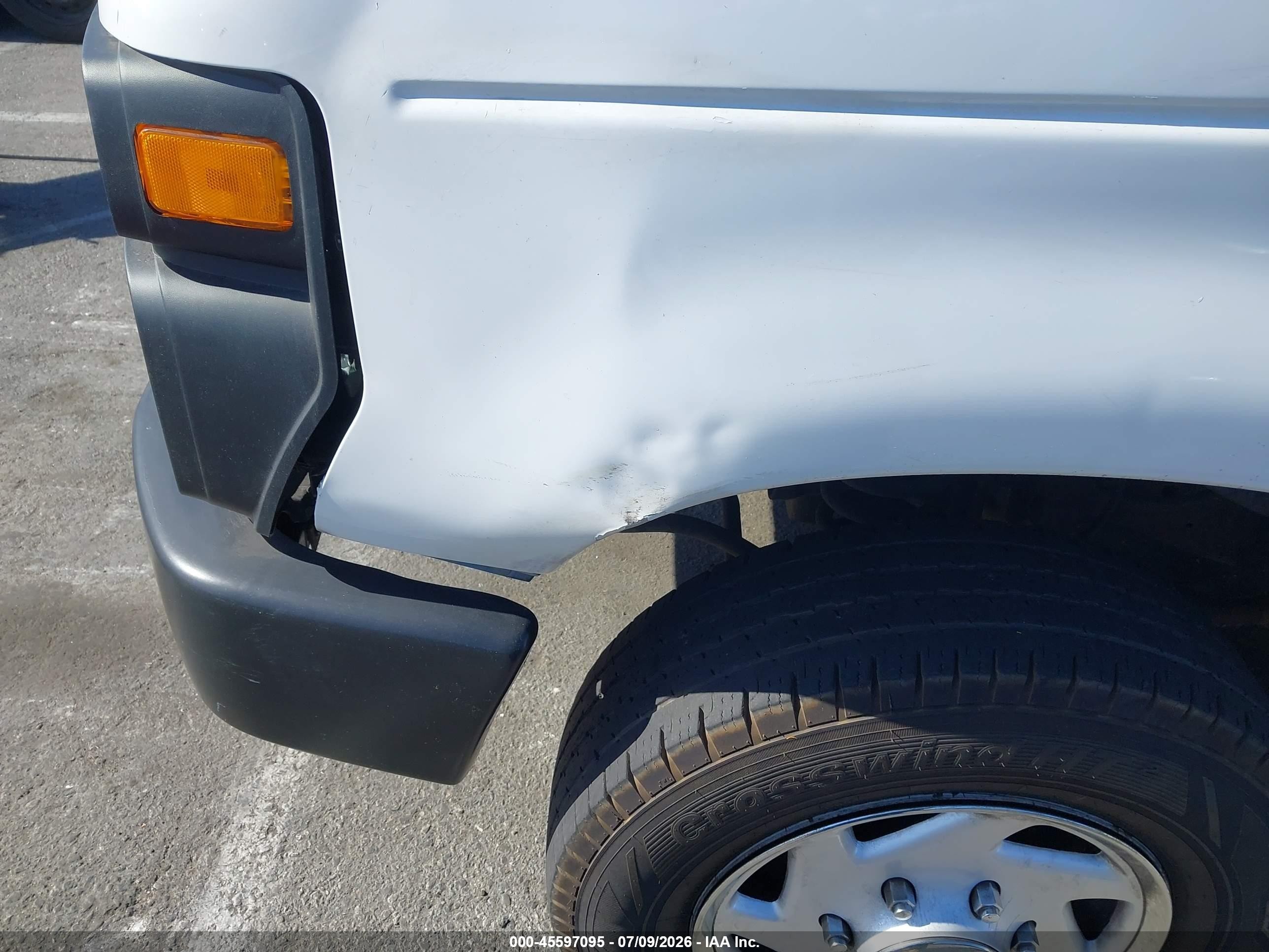 2008 Ford E-350 Super Duty Xl/xlt White vin: 1FBNE31L38DB04119