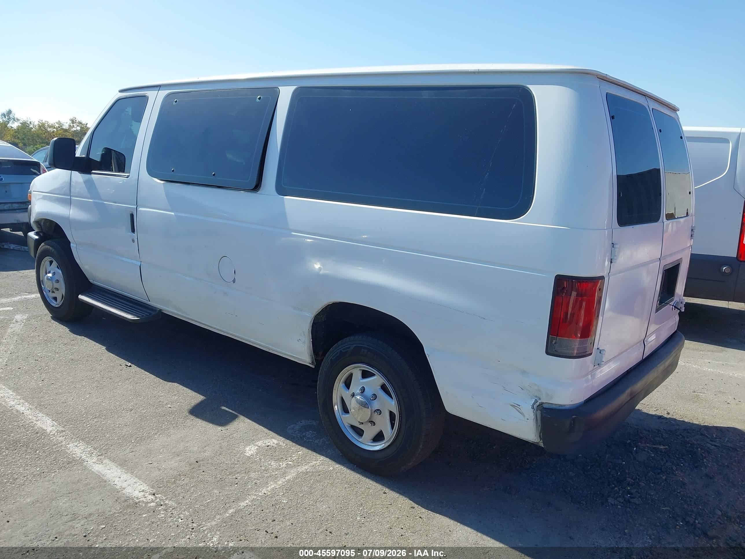 2008 Ford E-350 Super Duty Xl/xlt White vin: 1FBNE31L38DB04119