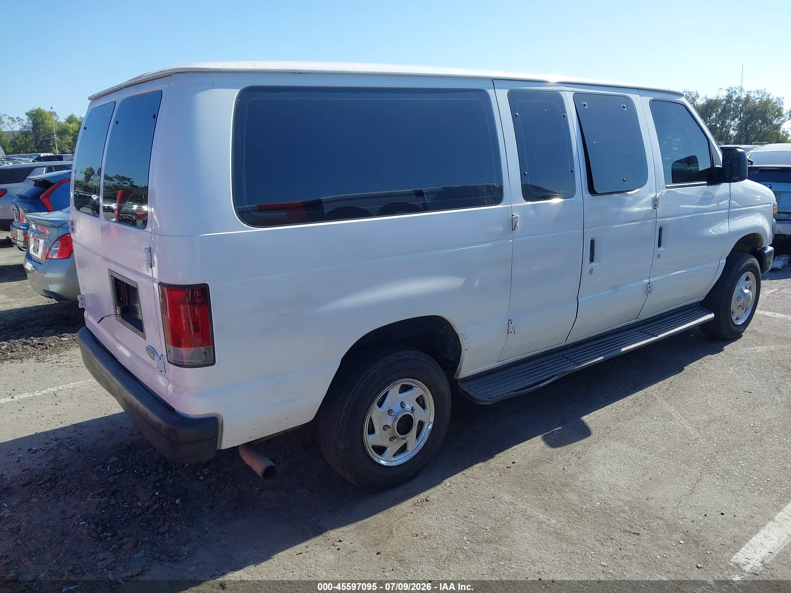 2008 Ford E-350 Super Duty Xl/xlt White vin: 1FBNE31L38DB04119