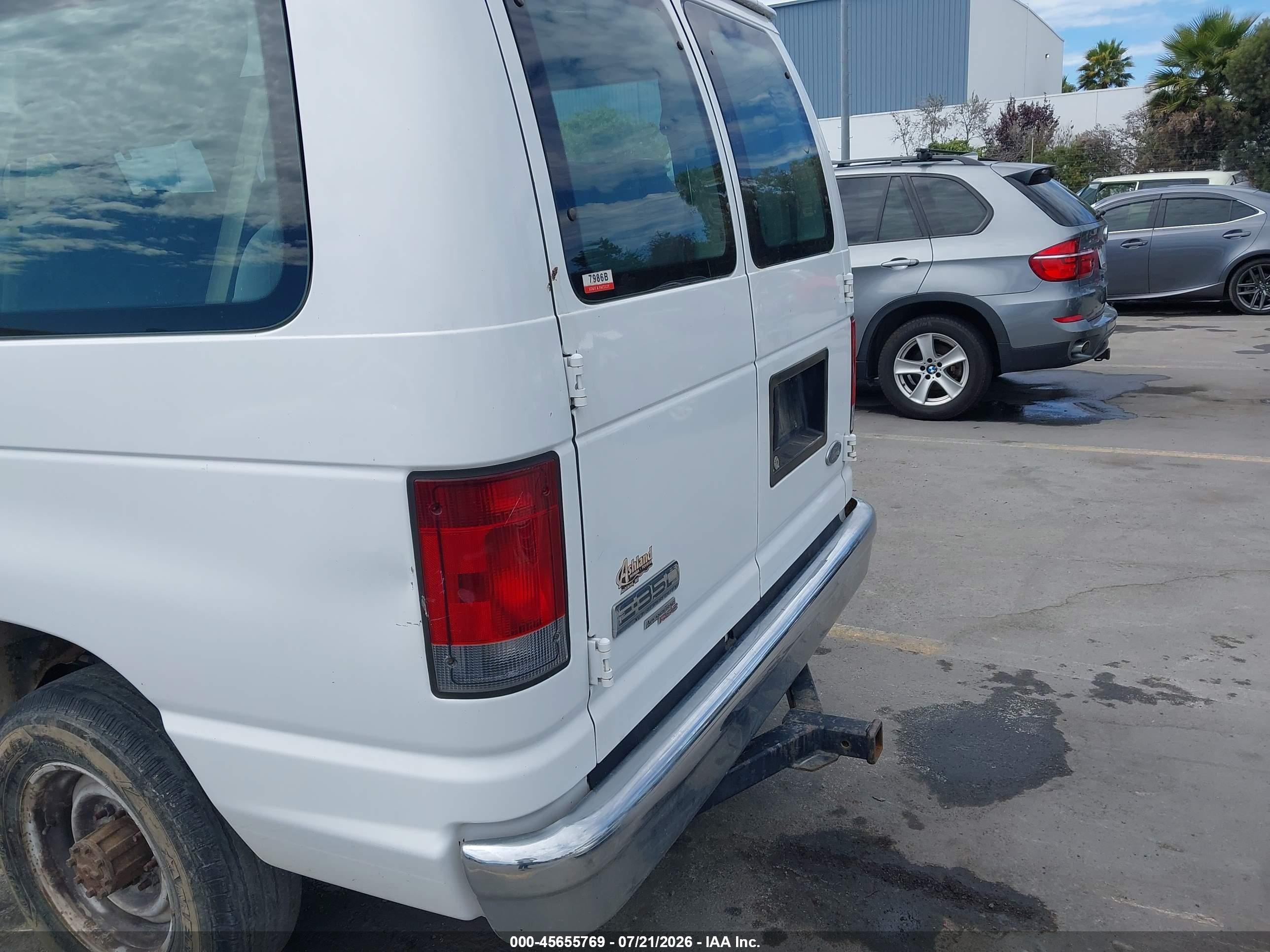 2008 Ford E-350 Super Duty Xl/xlt White vin: 1FBNE31L38DB14617