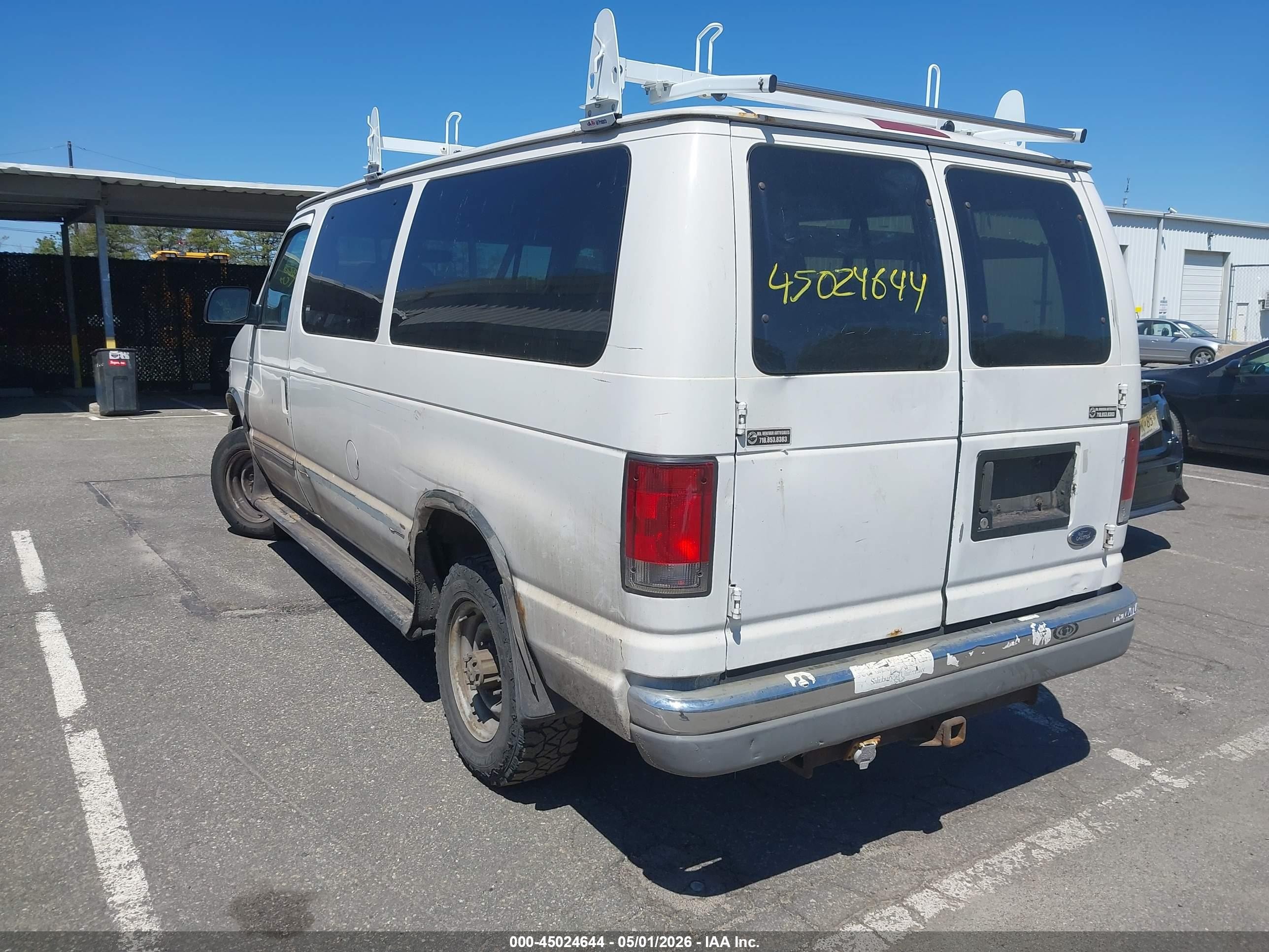 1998 Ford Club Wagon Xl/xlt White vin: 1FBNE31L3WHA52139