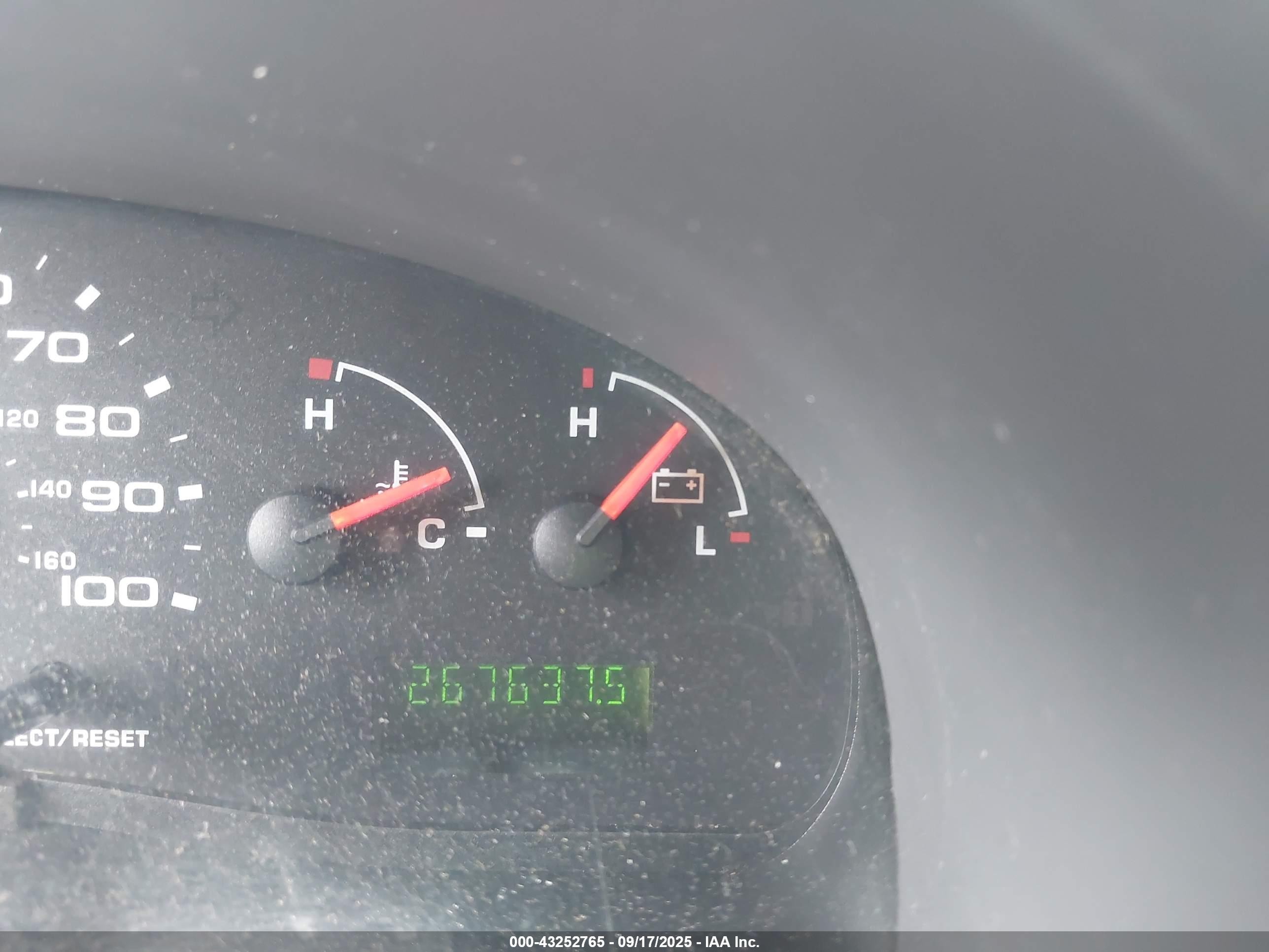2005 Ford E-350 Super Duty Chateau/xl/xlt Белый vin: 1FBNE31L45HA32044