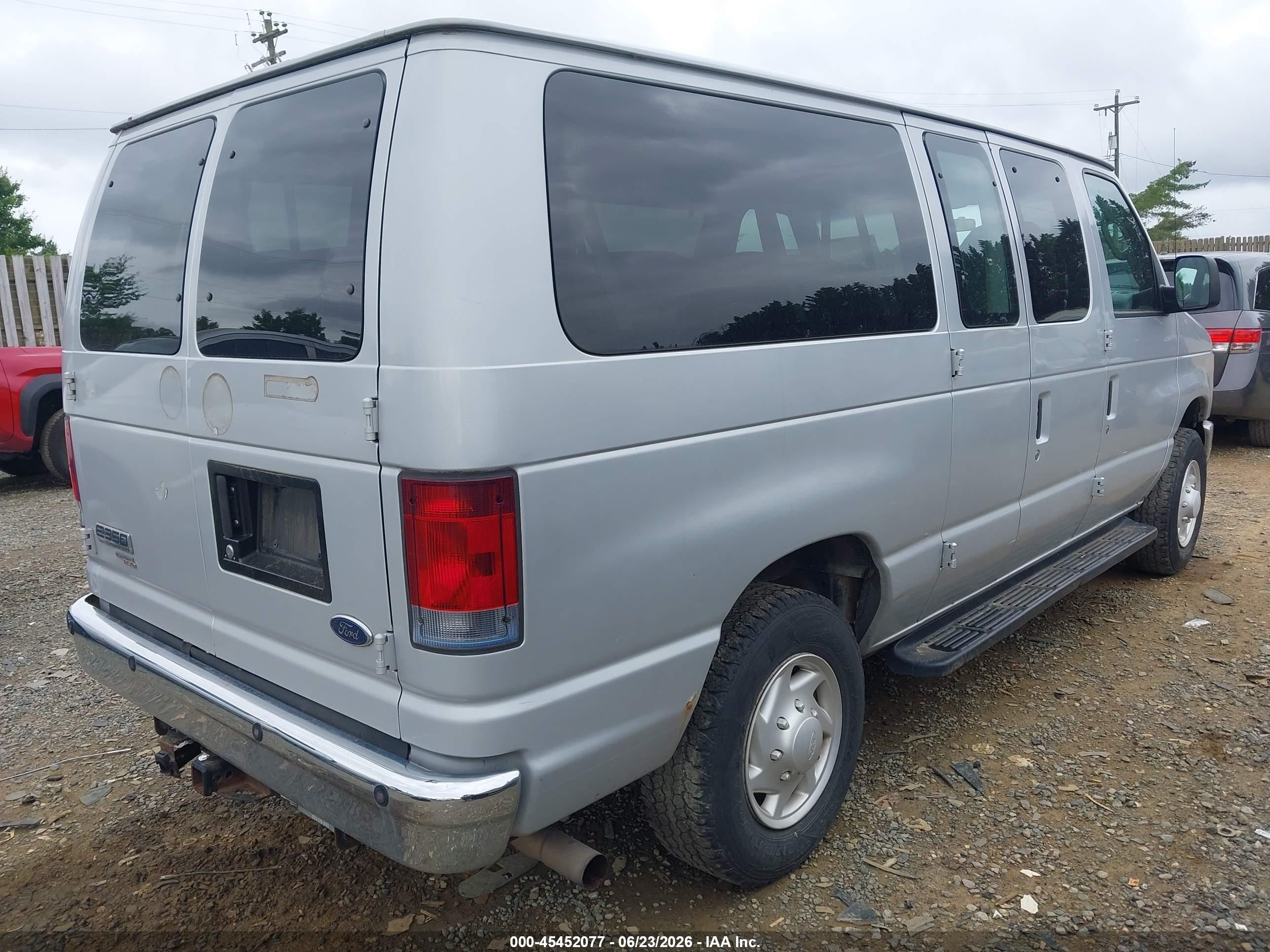 2008 Ford E-350 Super Duty Xl/xlt Silver vin: 1FBNE31L48DB00533