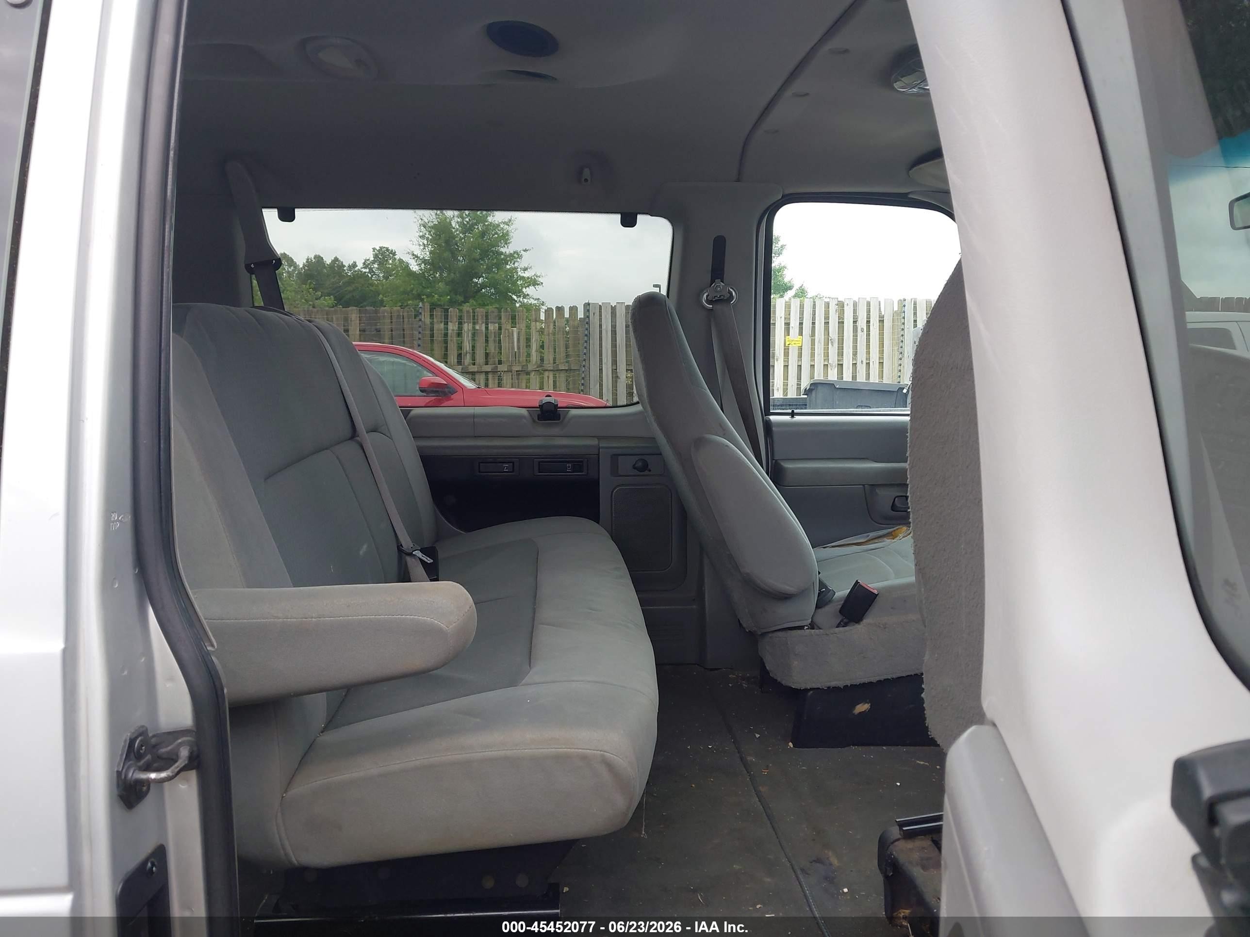 2008 Ford E-350 Super Duty Xl/xlt Silver vin: 1FBNE31L48DB00533