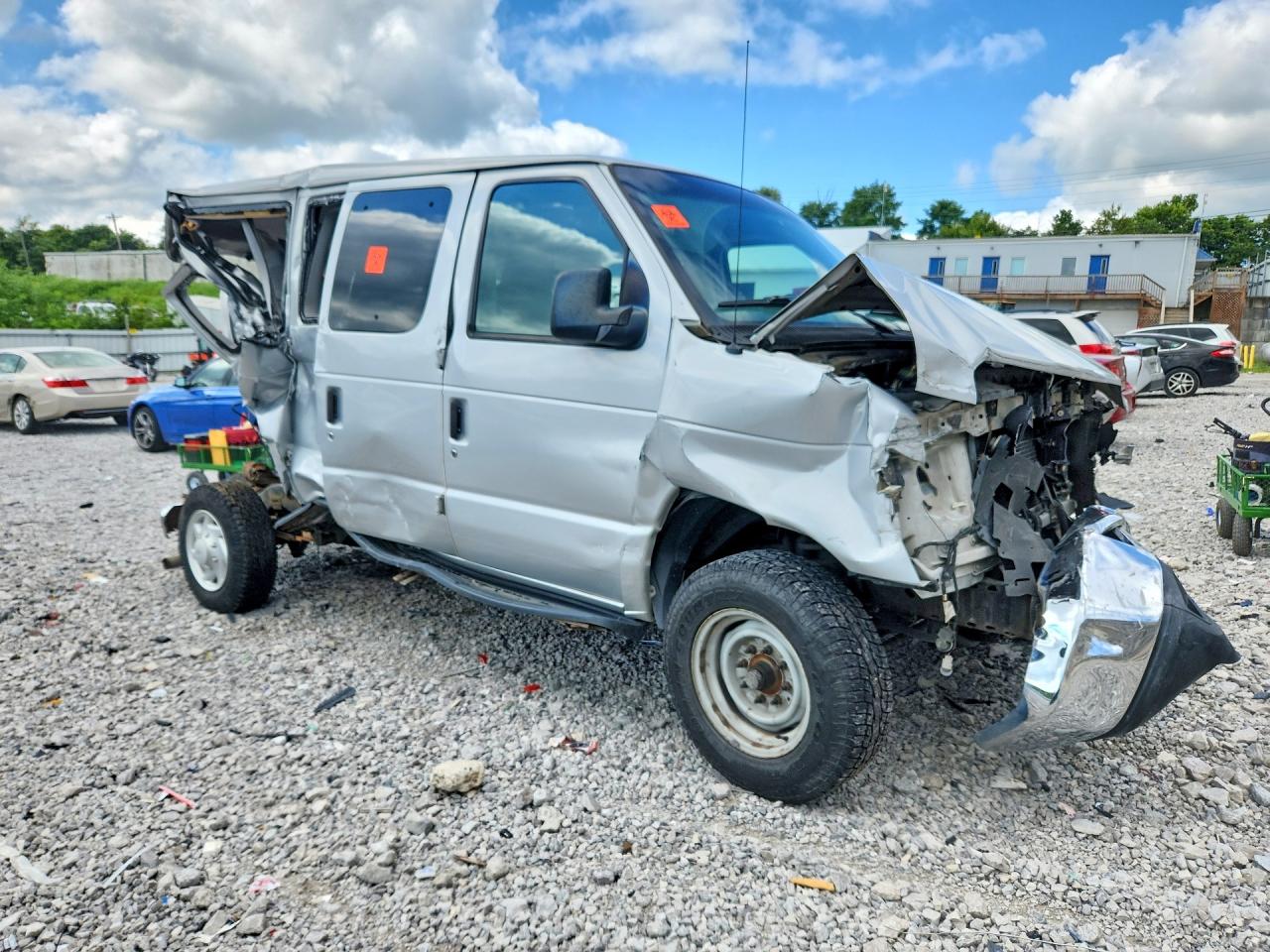 2009 Ford Econoline E350 Super Duty Wagon Silver vin: 1FBNE31L49DA47902