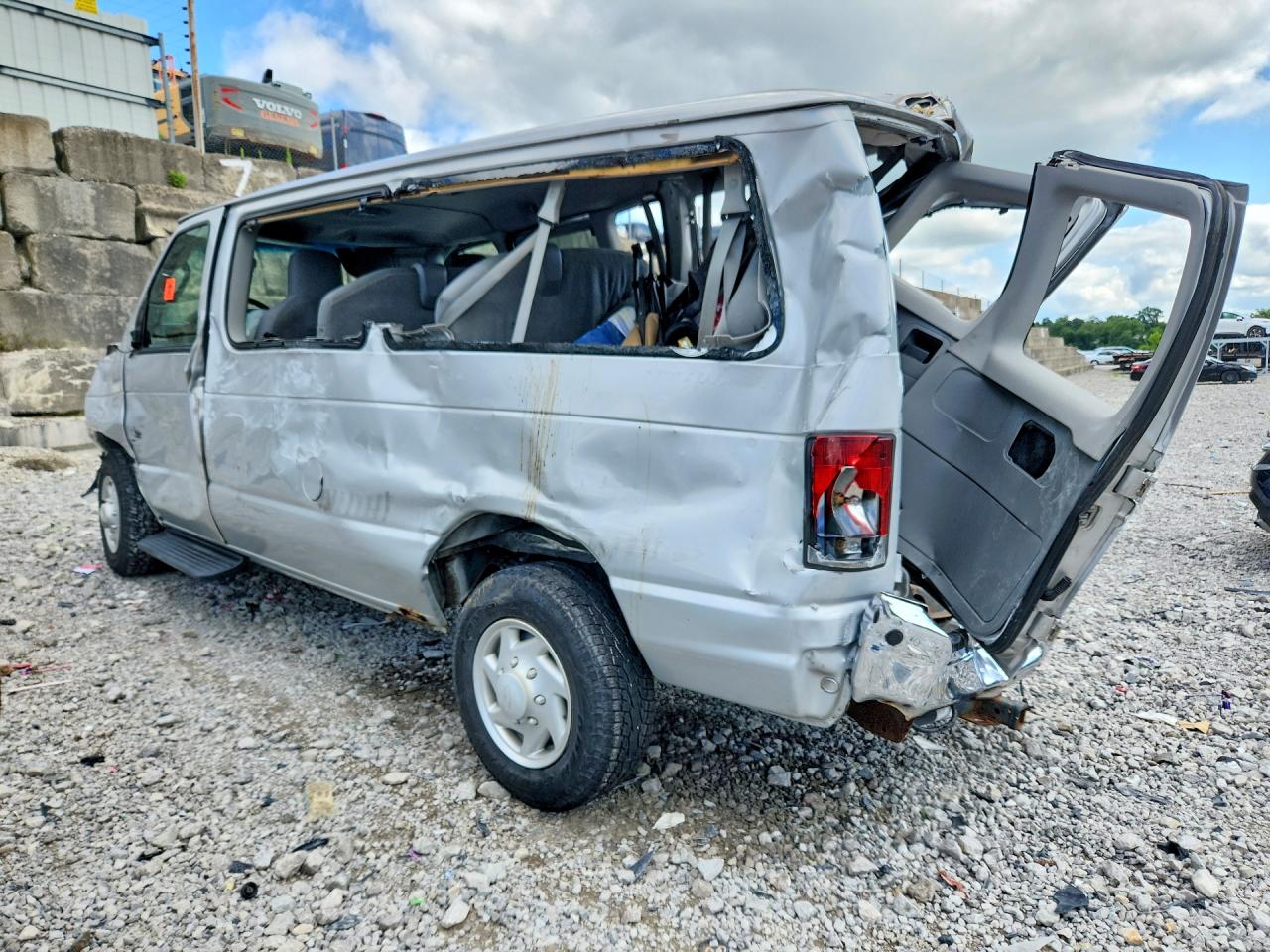 2009 Ford Econoline E350 Super Duty Wagon Silver vin: 1FBNE31L49DA47902