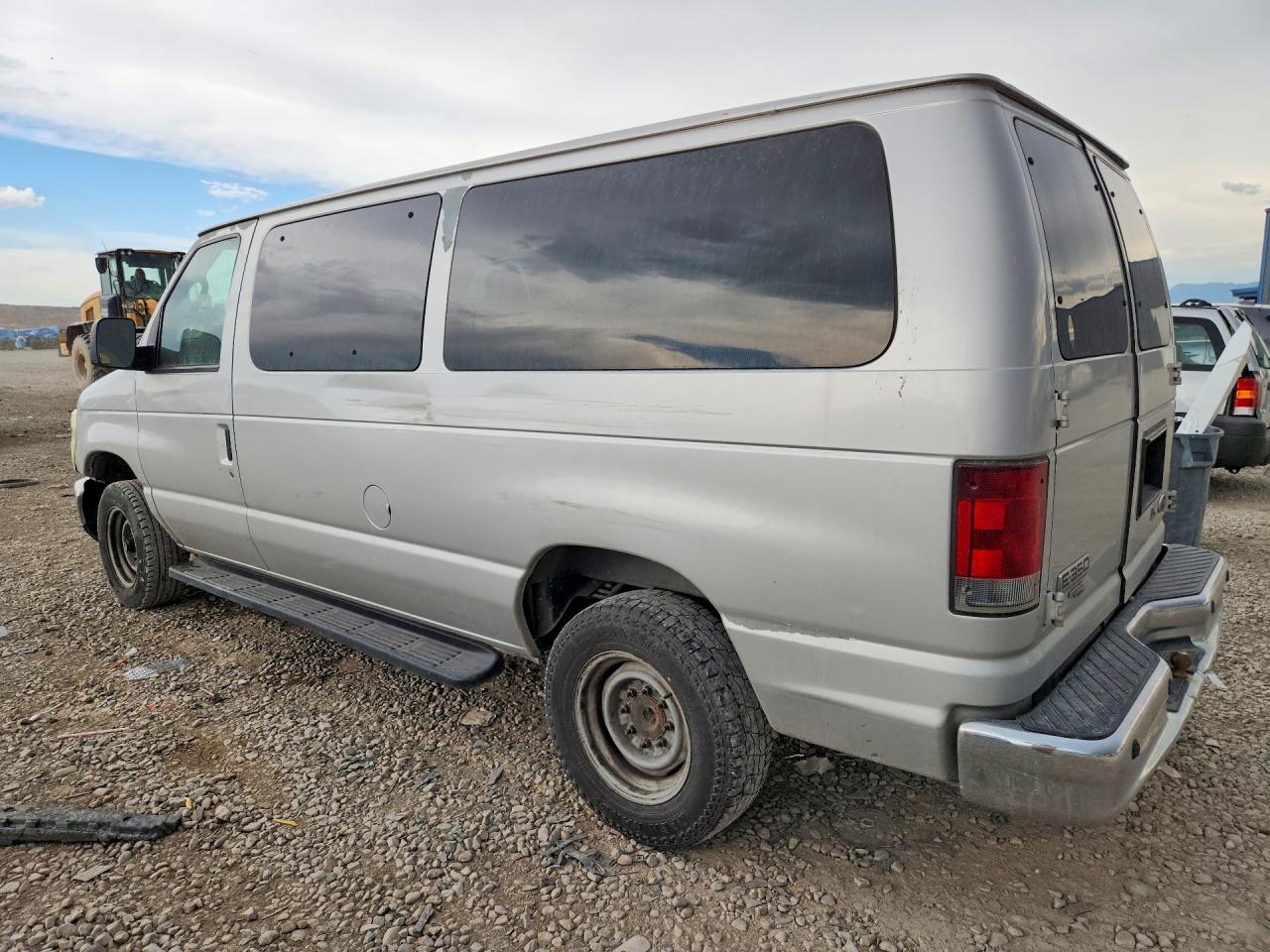 2009 Ford Econoline E350 Super Duty Wagon Silver vin: 1FBNE31L49DA56387