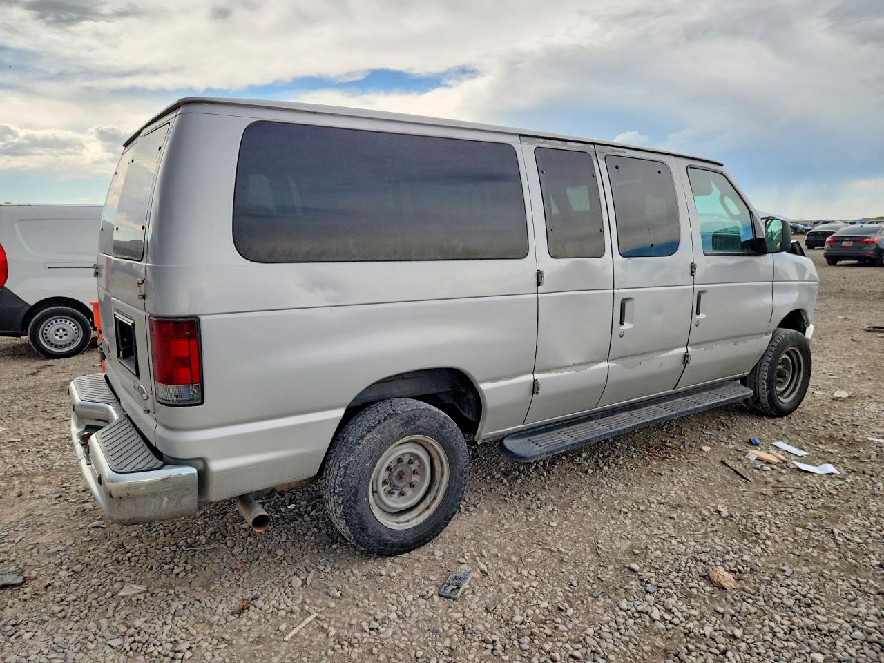 2009 Ford Econoline E350 Super Duty Wagon Silver vin: 1FBNE31L49DA56387
