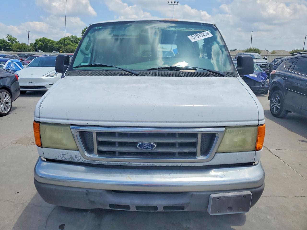 2007 Ford E-350 White vin: 1FBNE31L57DA39983