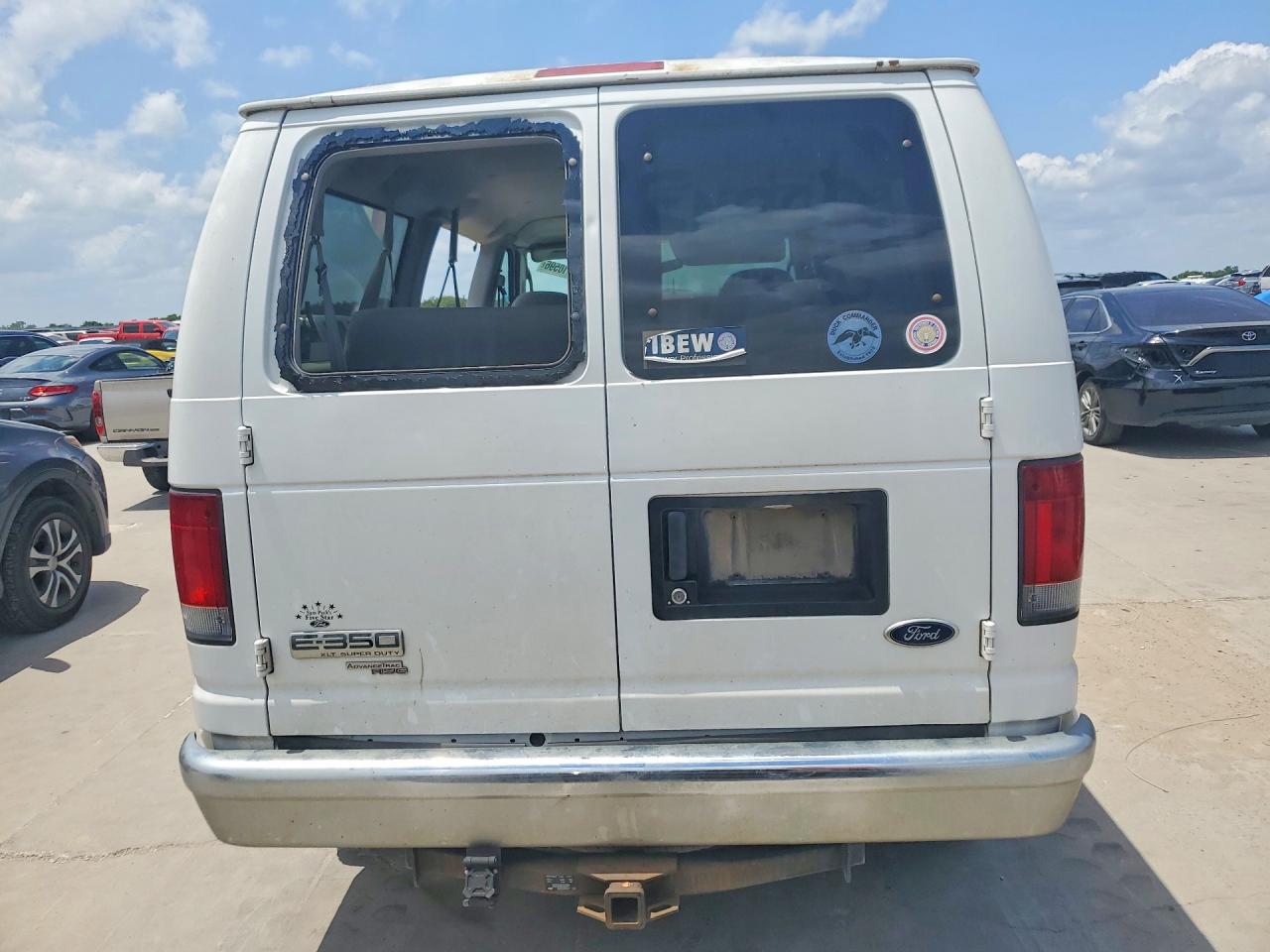 2007 Ford E-350 White vin: 1FBNE31L57DA39983