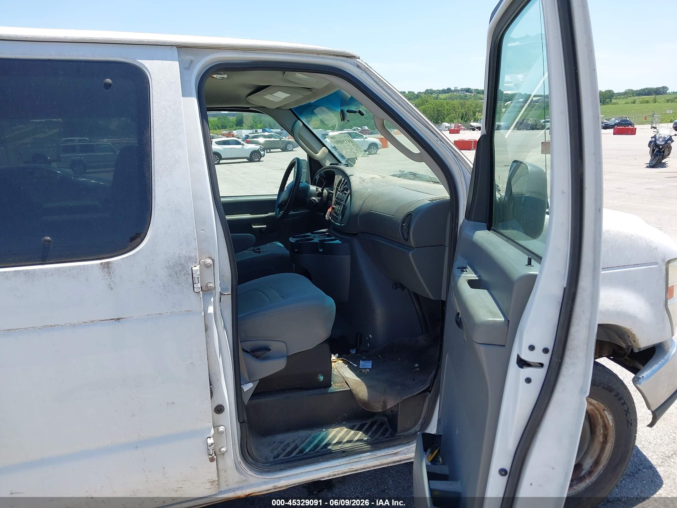 2008 Ford E-350 Super Duty Xl/xlt White vin: 1FBNE31L58DA50502