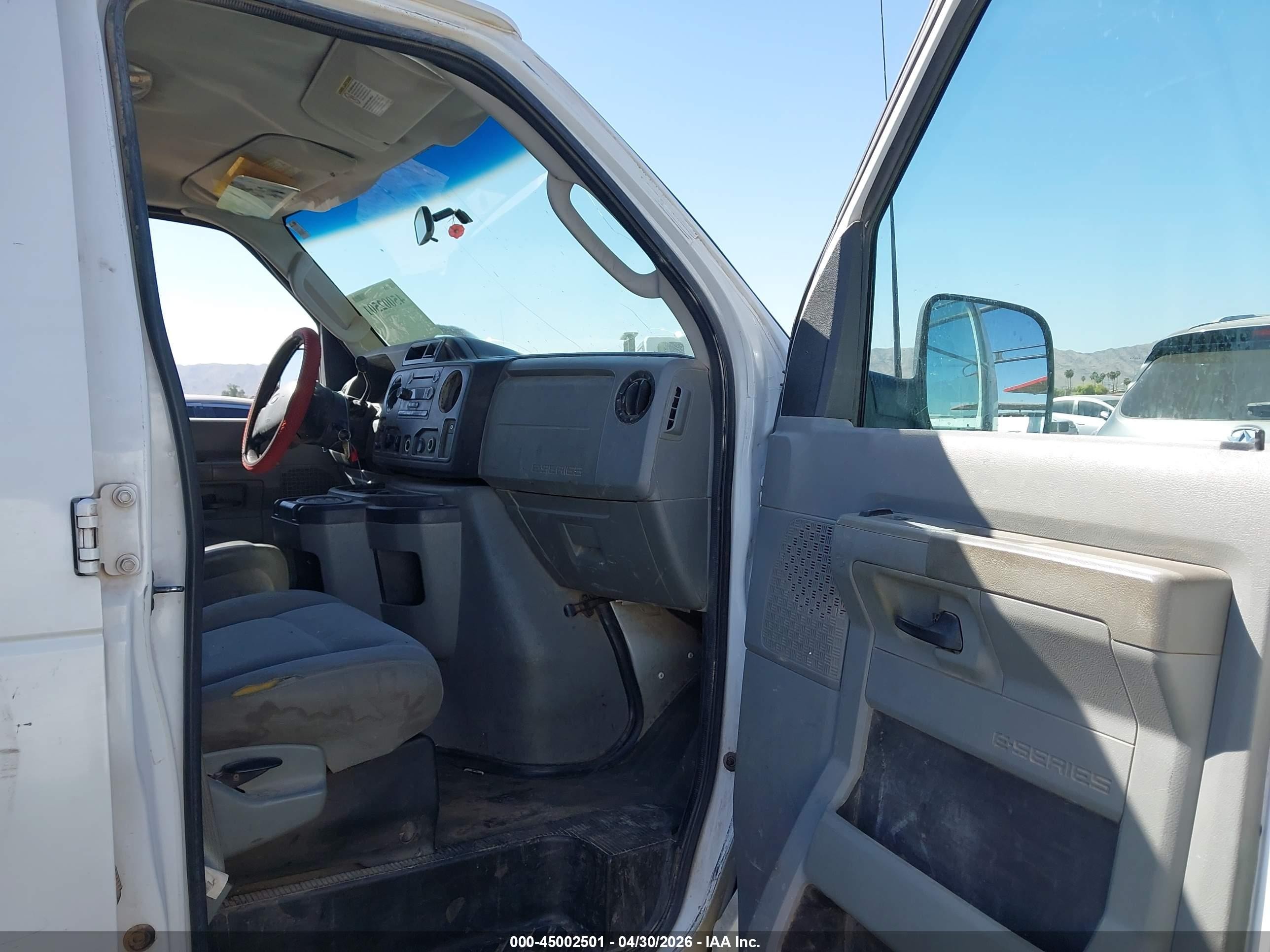 2009 Ford E-350 Super Duty Xl/xlt White vin: 1FBNE31L59DA56849