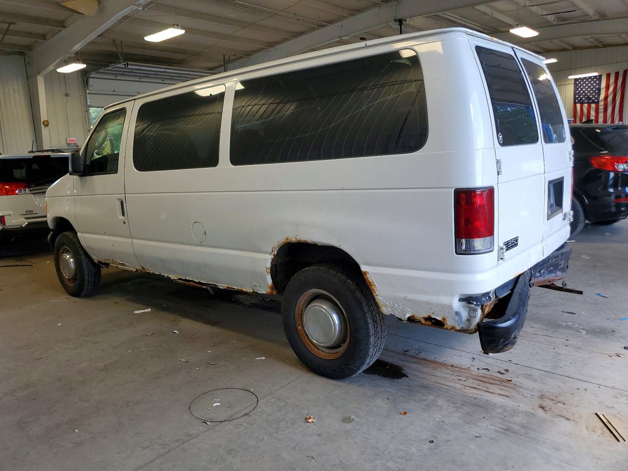 2005 Ford Econoline E350 Super Duty Wagon White vin: 1FBNE31L65HB18648