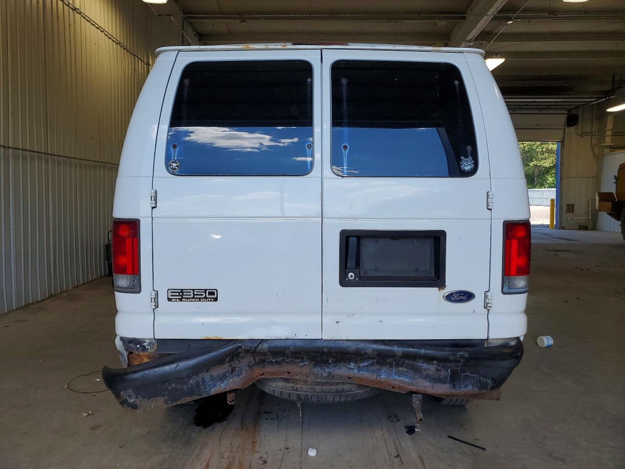 2005 Ford Econoline E350 Super Duty Wagon White vin: 1FBNE31L65HB18648