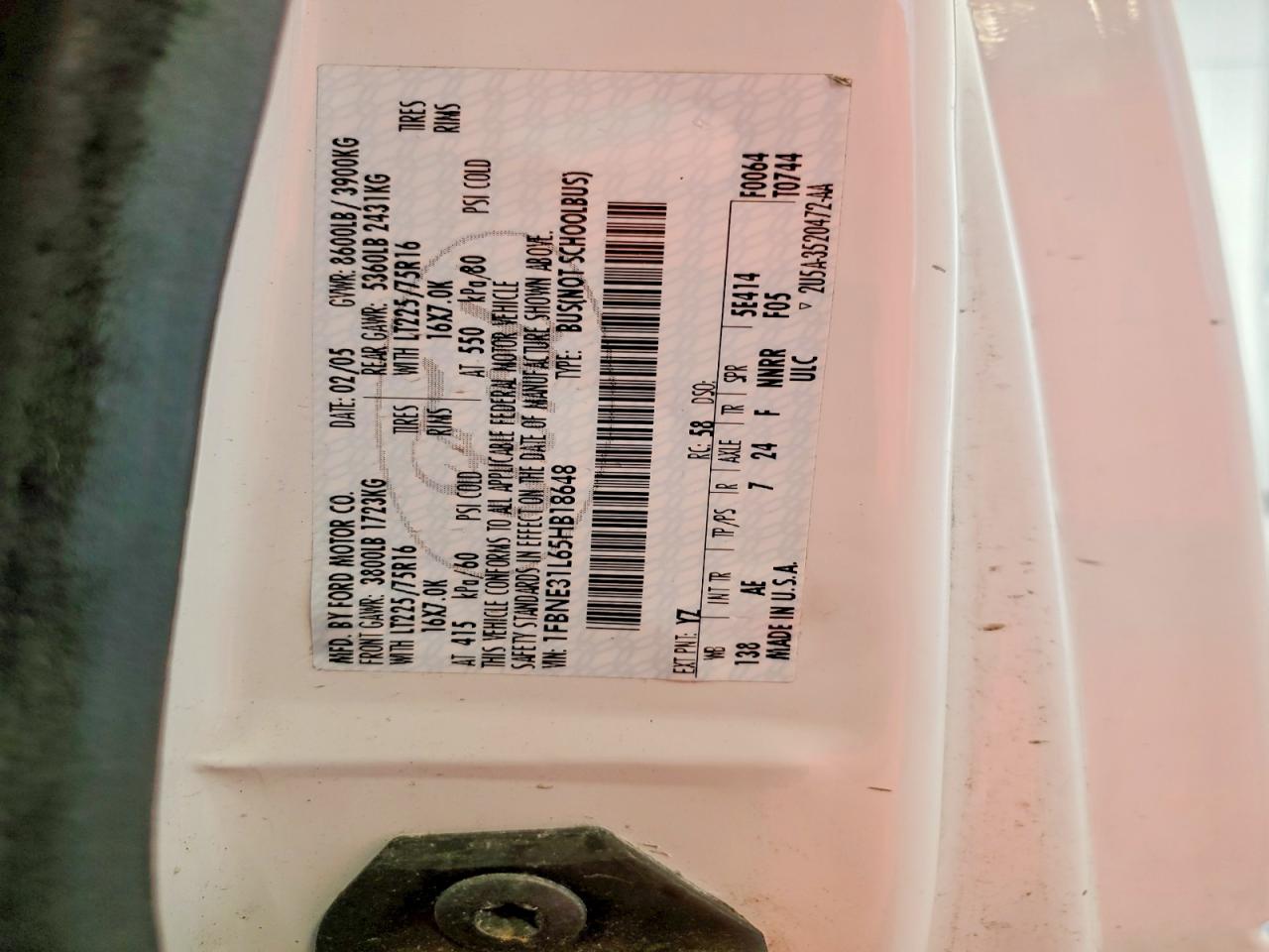 2005 Ford Econoline E350 Super Duty Wagon White vin: 1FBNE31L65HB18648