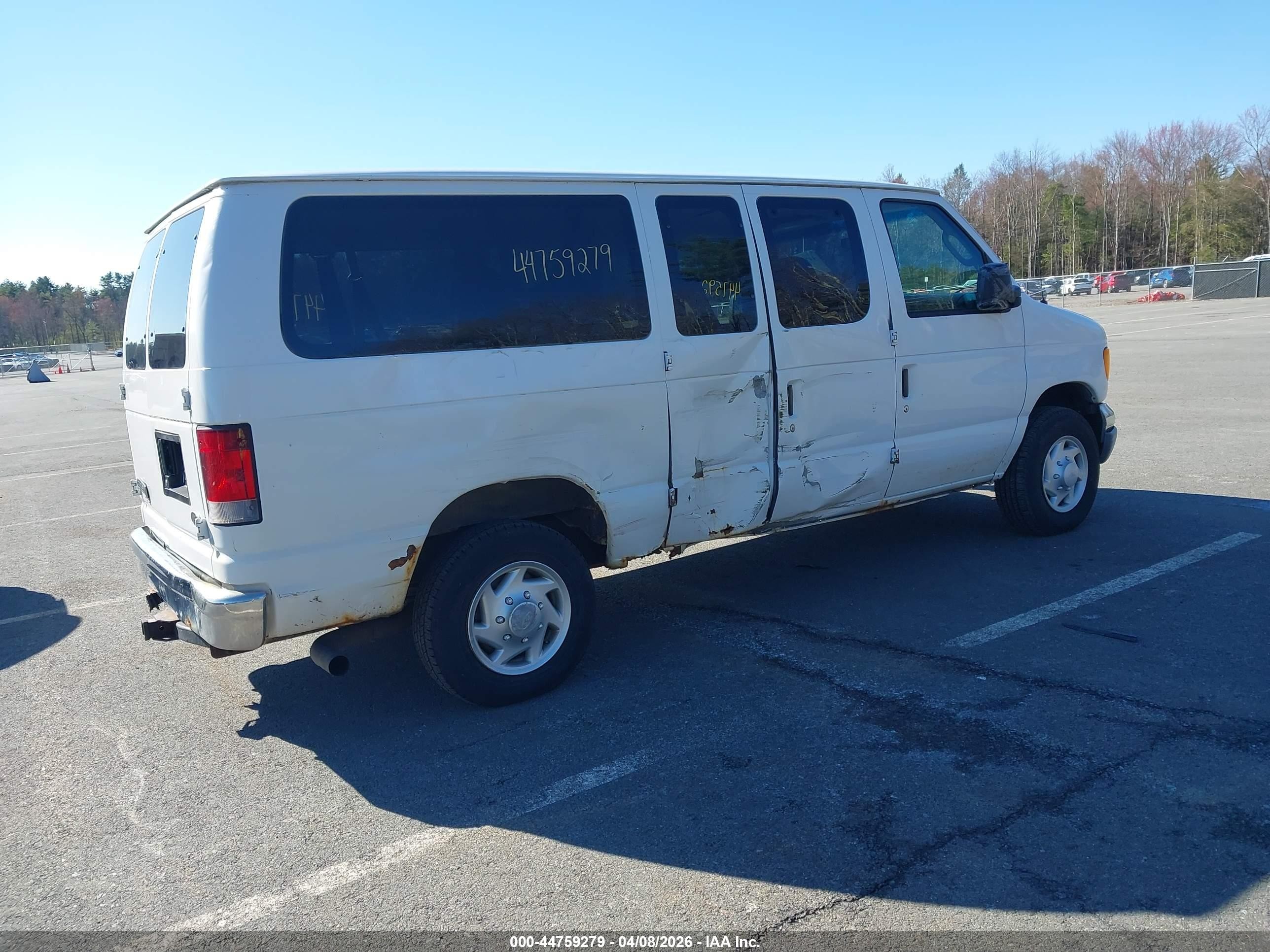 2007 Ford E-350 Super Duty Xl/xlt White vin: 1FBNE31L67DB02041