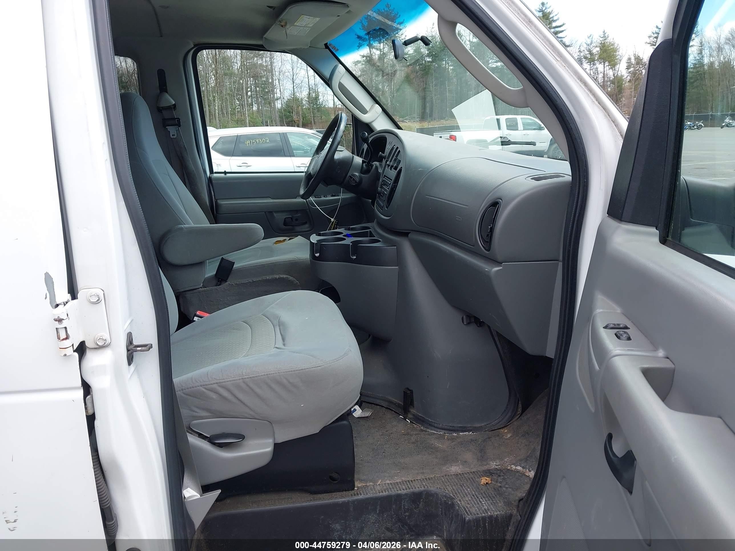 2007 Ford E-350 Super Duty Xl/xlt White vin: 1FBNE31L67DB02041