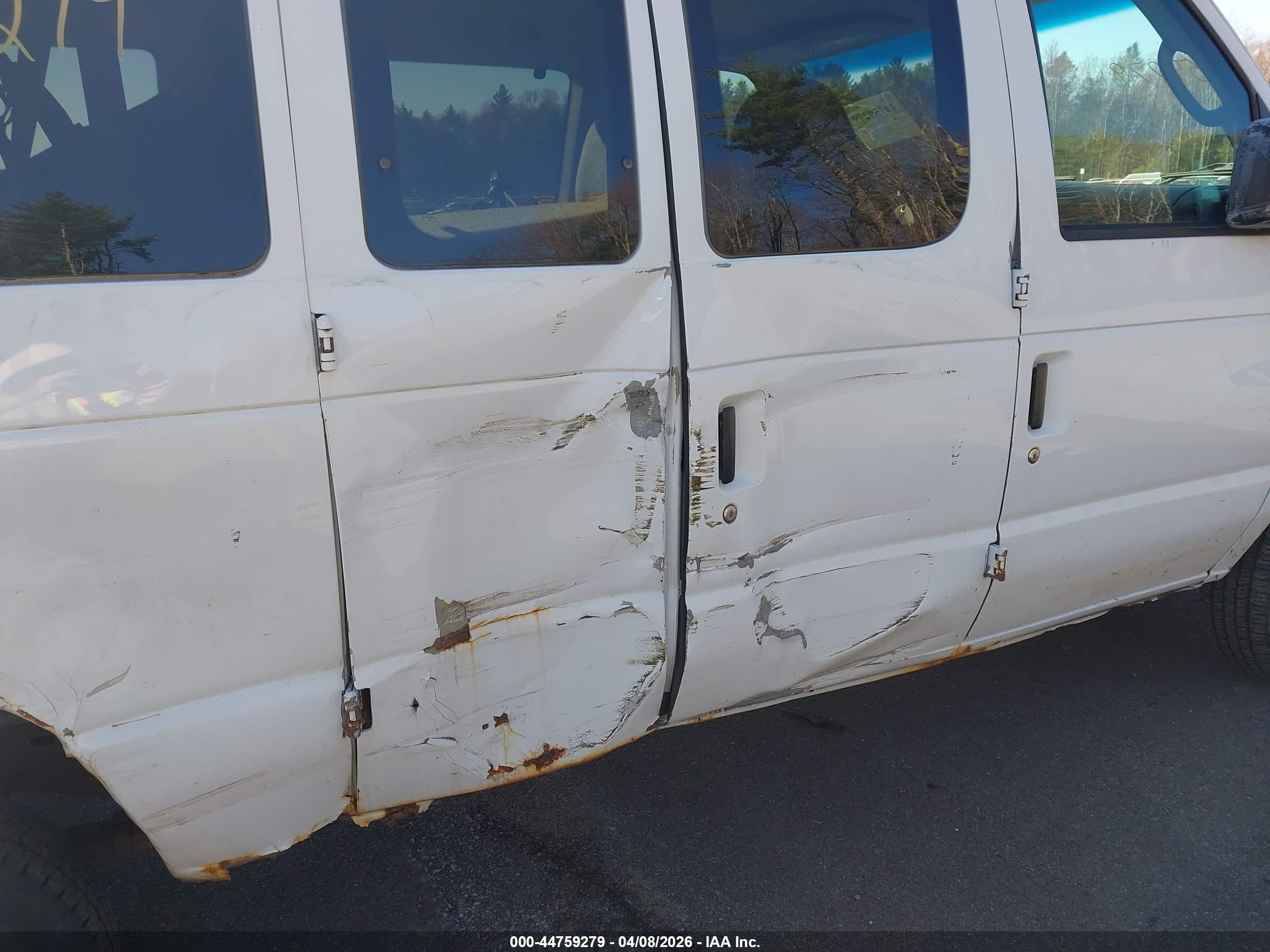 2007 Ford E-350 Super Duty Xl/xlt White vin: 1FBNE31L67DB02041