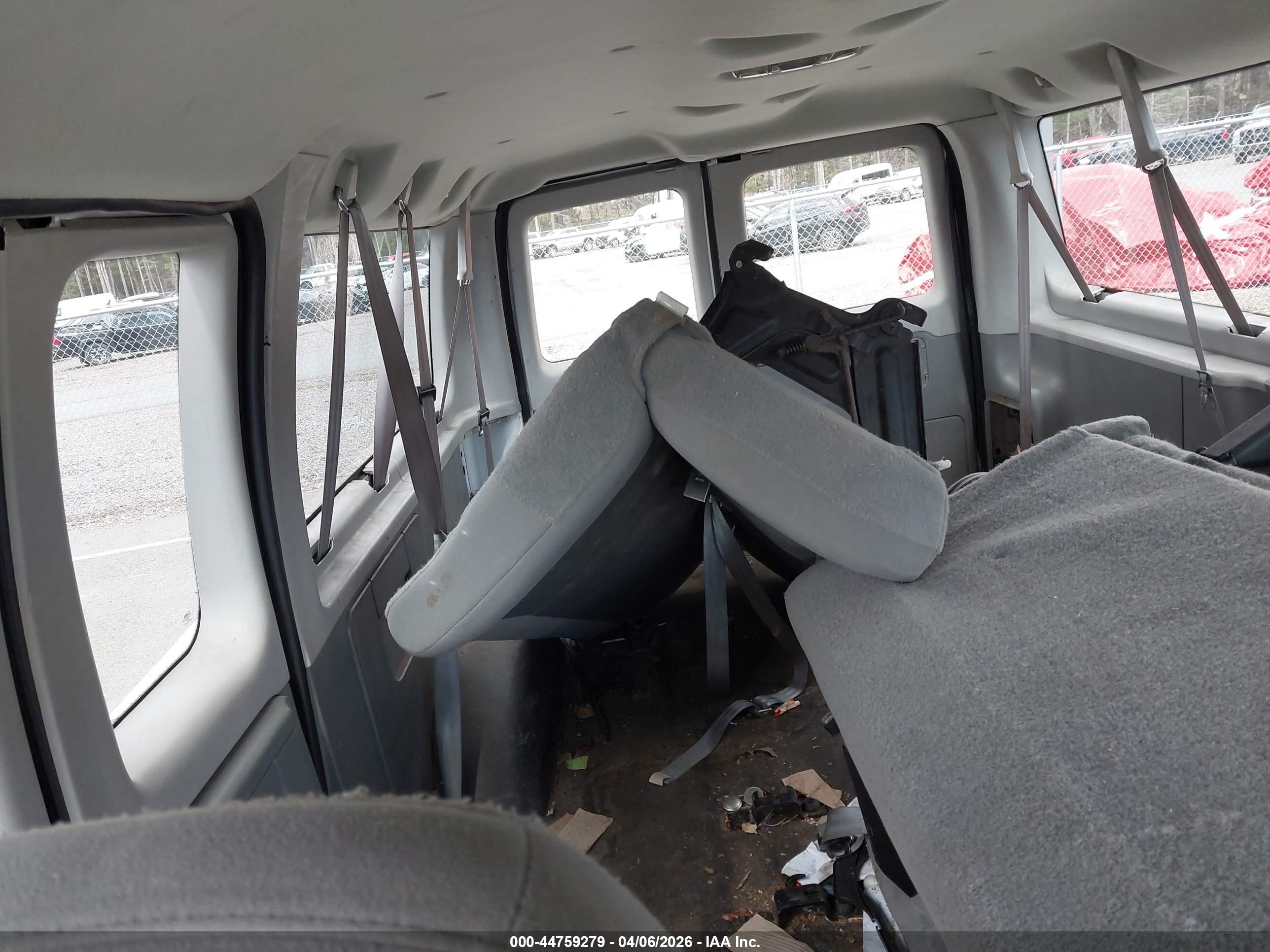 2007 Ford E-350 Super Duty Xl/xlt White vin: 1FBNE31L67DB02041