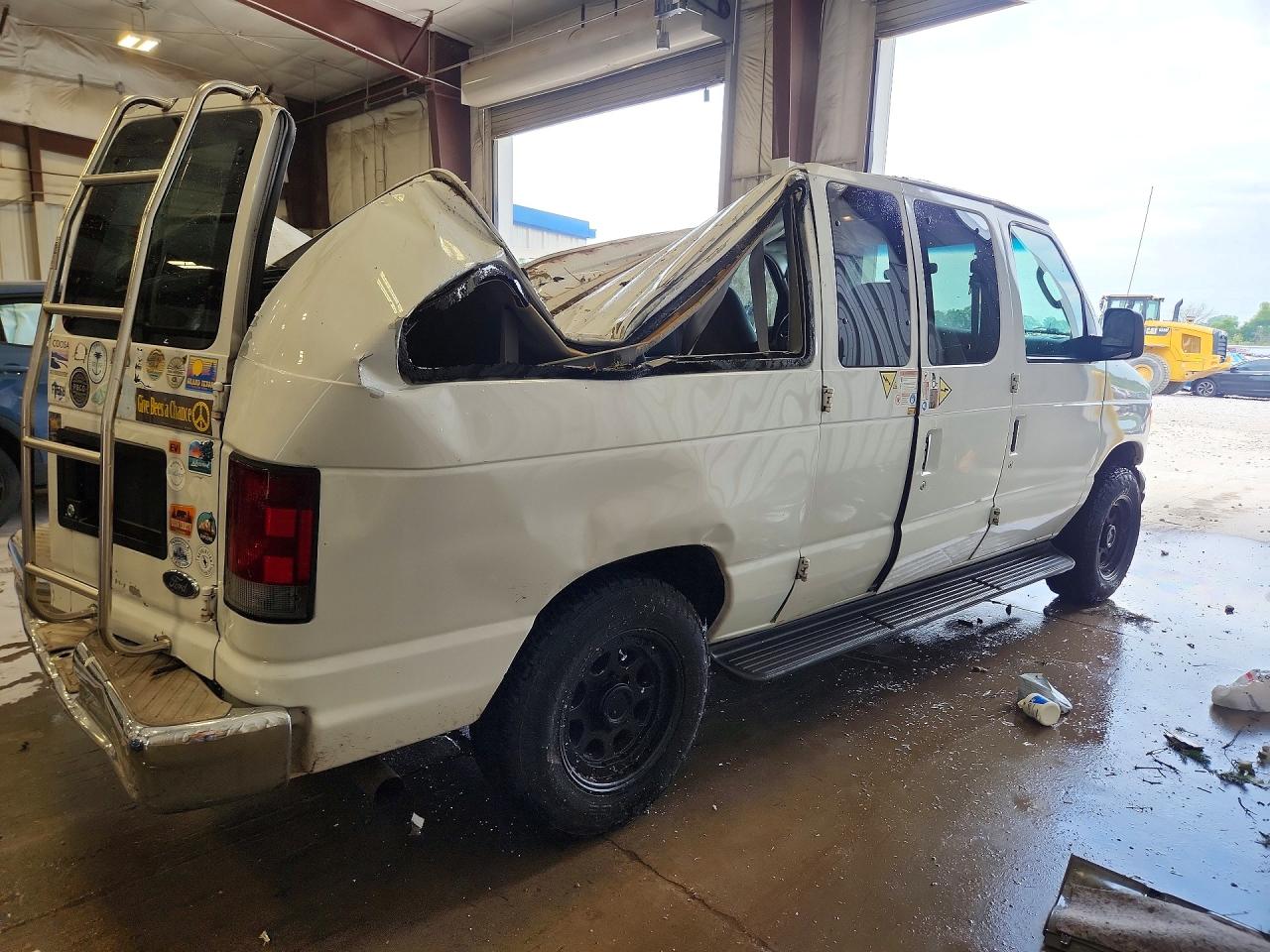 2004 Ford Econoline E350 Super Duty Wagon White vin: 1FBNE31L74HA11803
