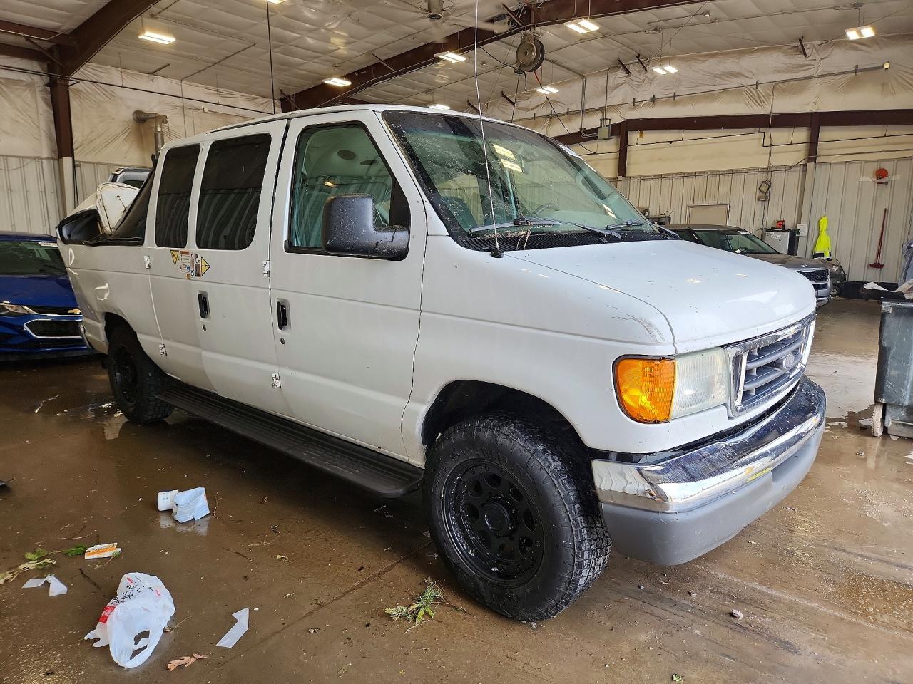 2004 Ford Econoline E350 Super Duty Wagon White vin: 1FBNE31L74HA11803