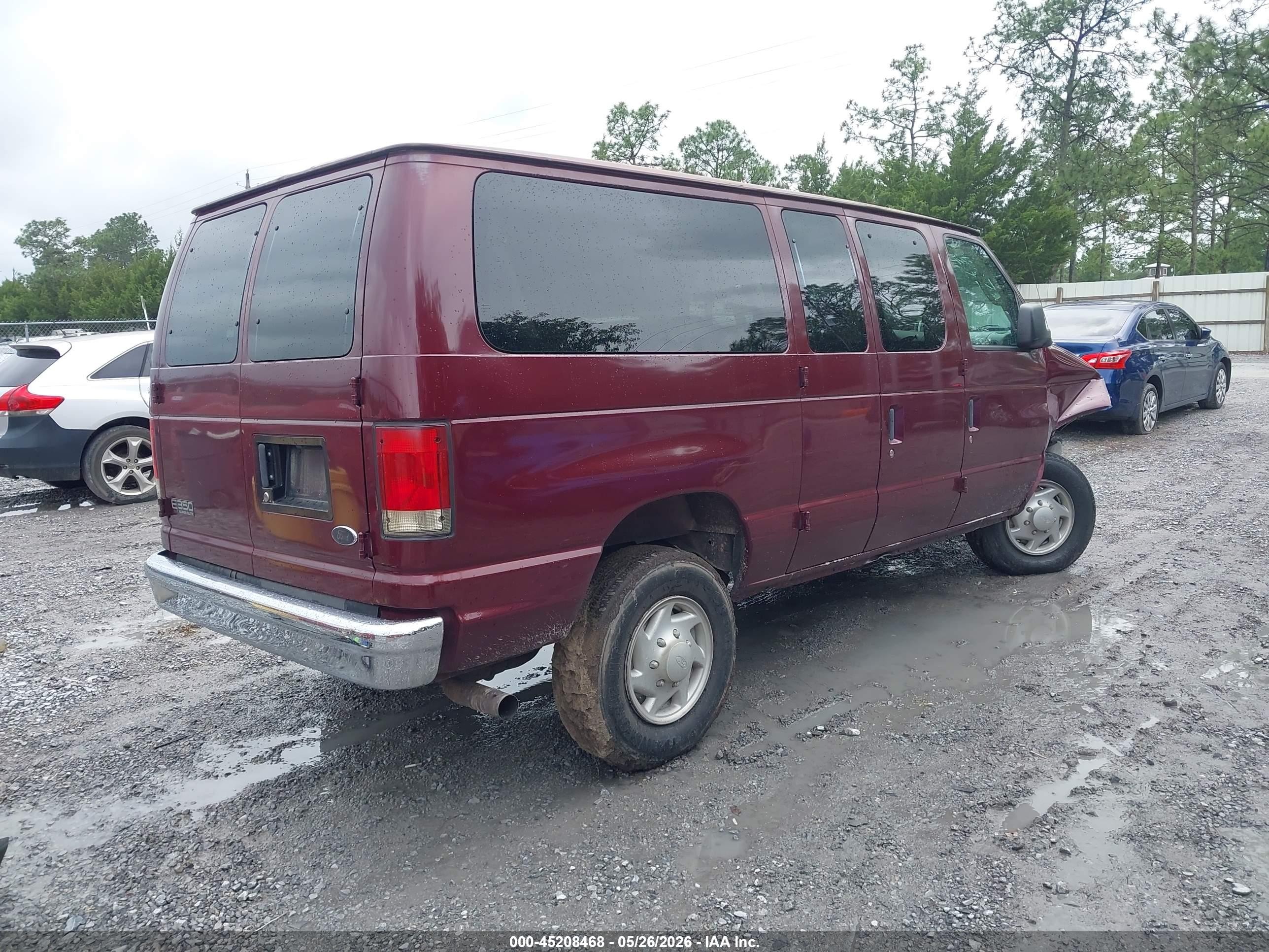 2005 Ford E-350 Super Duty Chateau/xl/xlt Burgundy vin: 1FBNE31L75HB13054