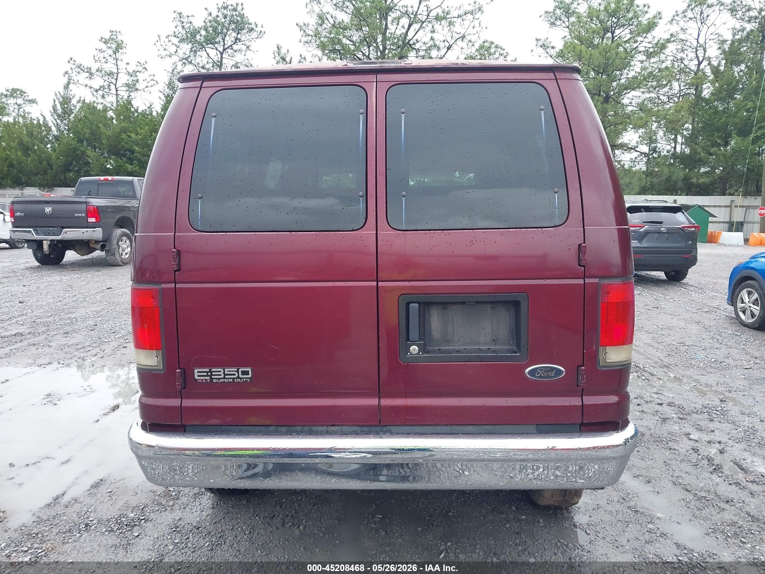 2005 Ford E-350 Super Duty Chateau/xl/xlt Burgundy vin: 1FBNE31L75HB13054