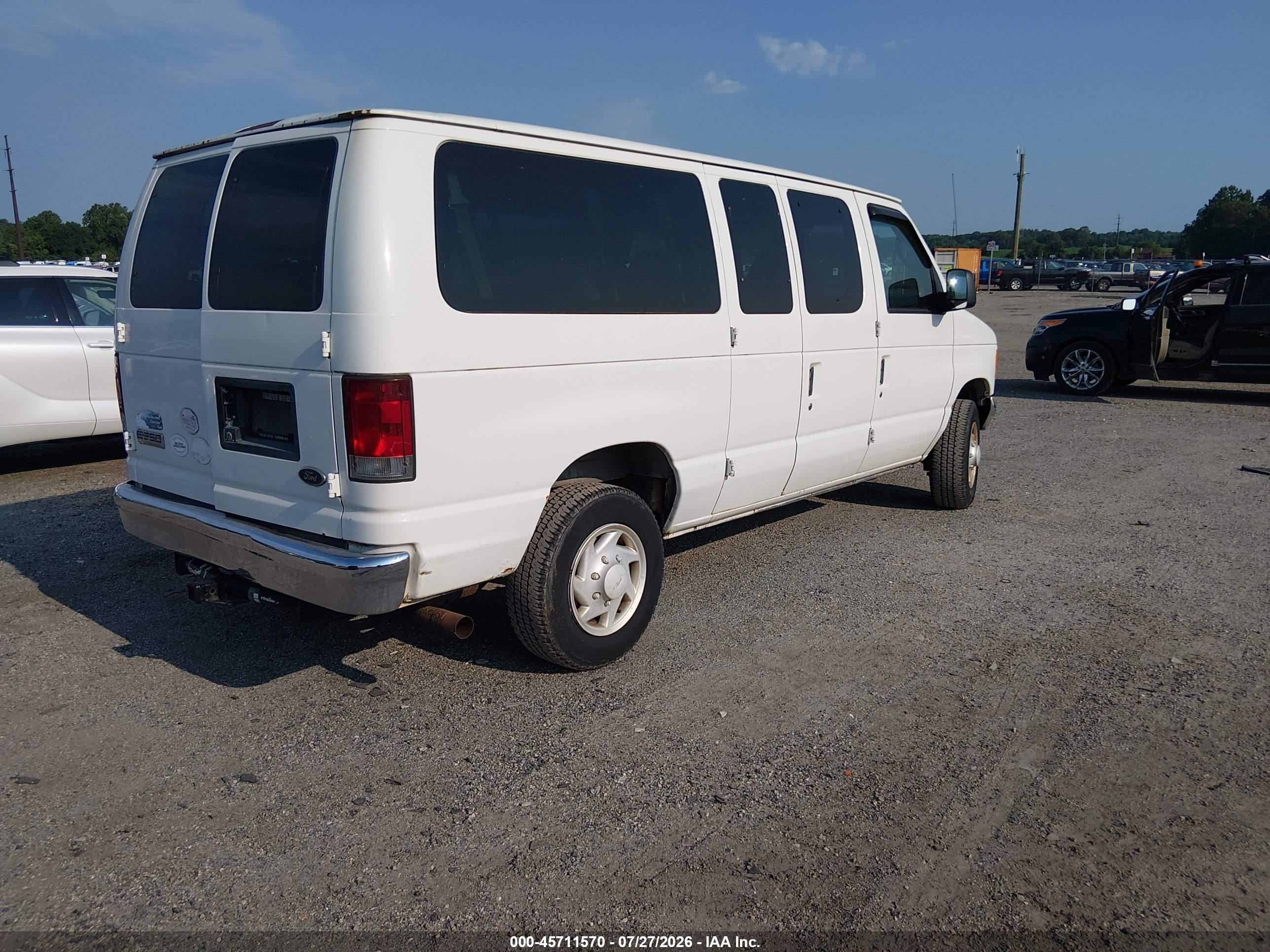 2006 Ford E-350 Super Duty Chateau/xl/xlt White vin: 1FBNE31L76HA01176