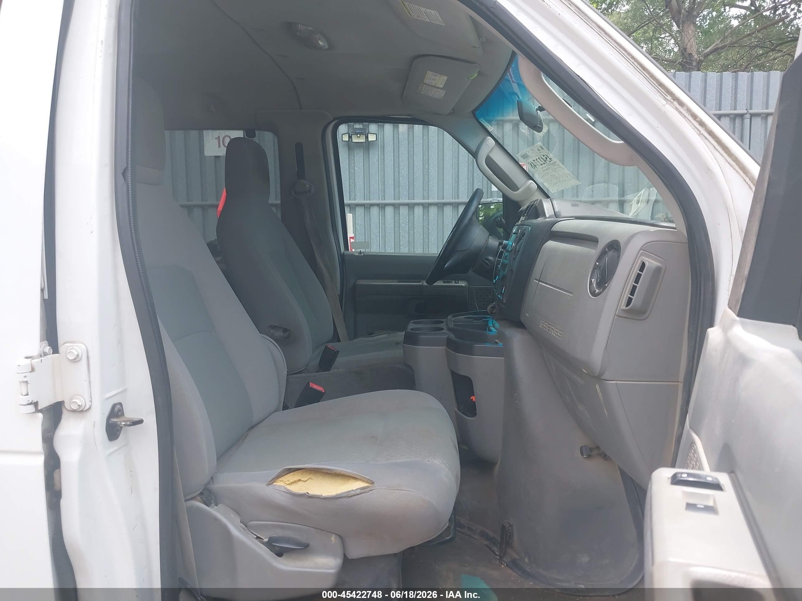 2009 Ford E-350 Super Duty Xl/xlt White vin: 1FBNE31L79DA68100