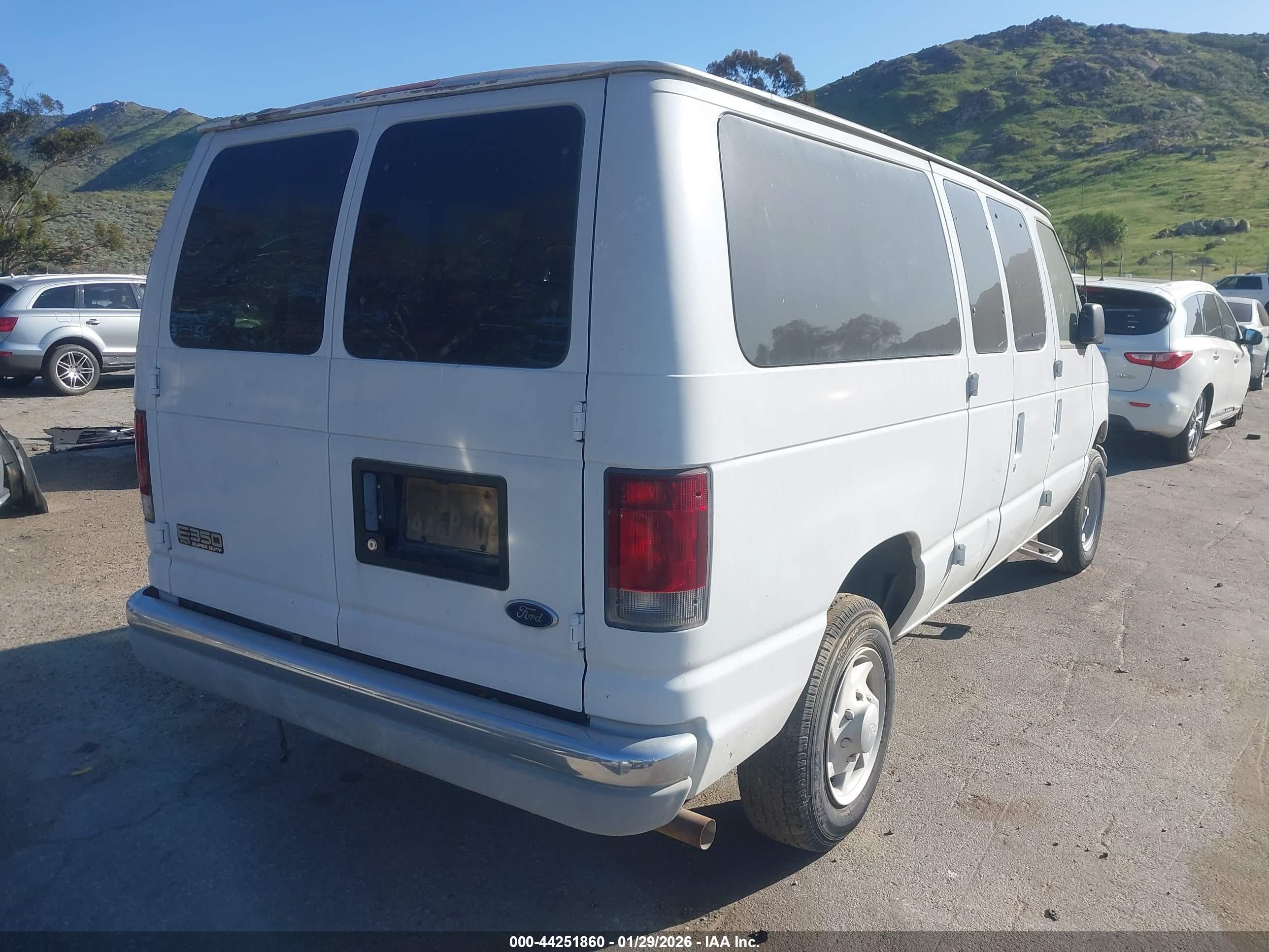 2002 Ford E-350 Super Duty Xl/xlt White vin: 1FBNE31L82HB12135