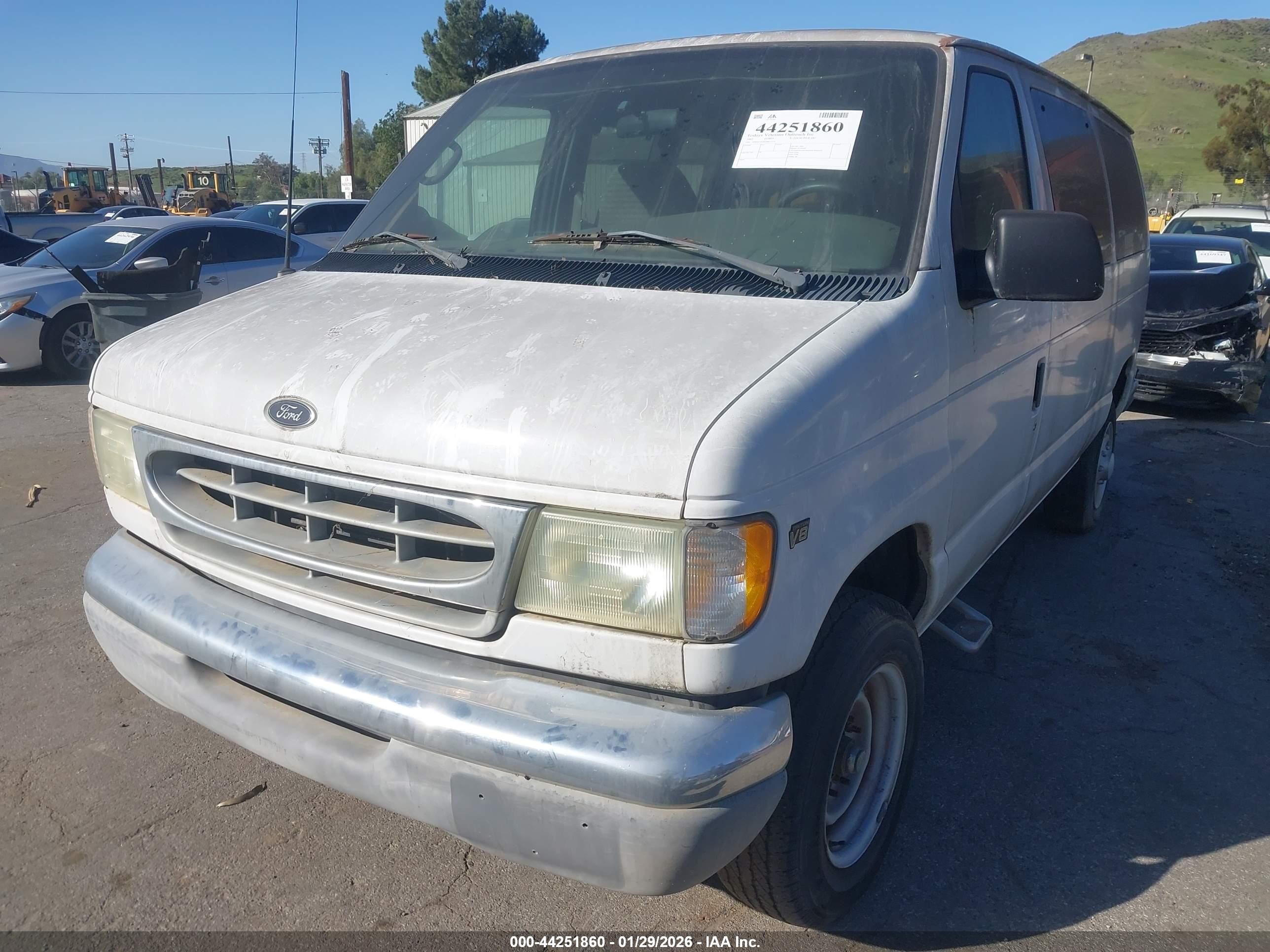 2002 Ford E-350 Super Duty Xl/xlt White vin: 1FBNE31L82HB12135