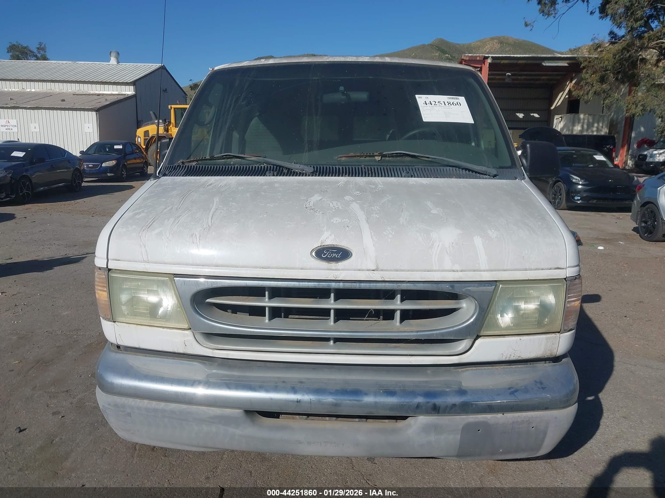 2002 Ford E-350 Super Duty Xl/xlt White vin: 1FBNE31L82HB12135