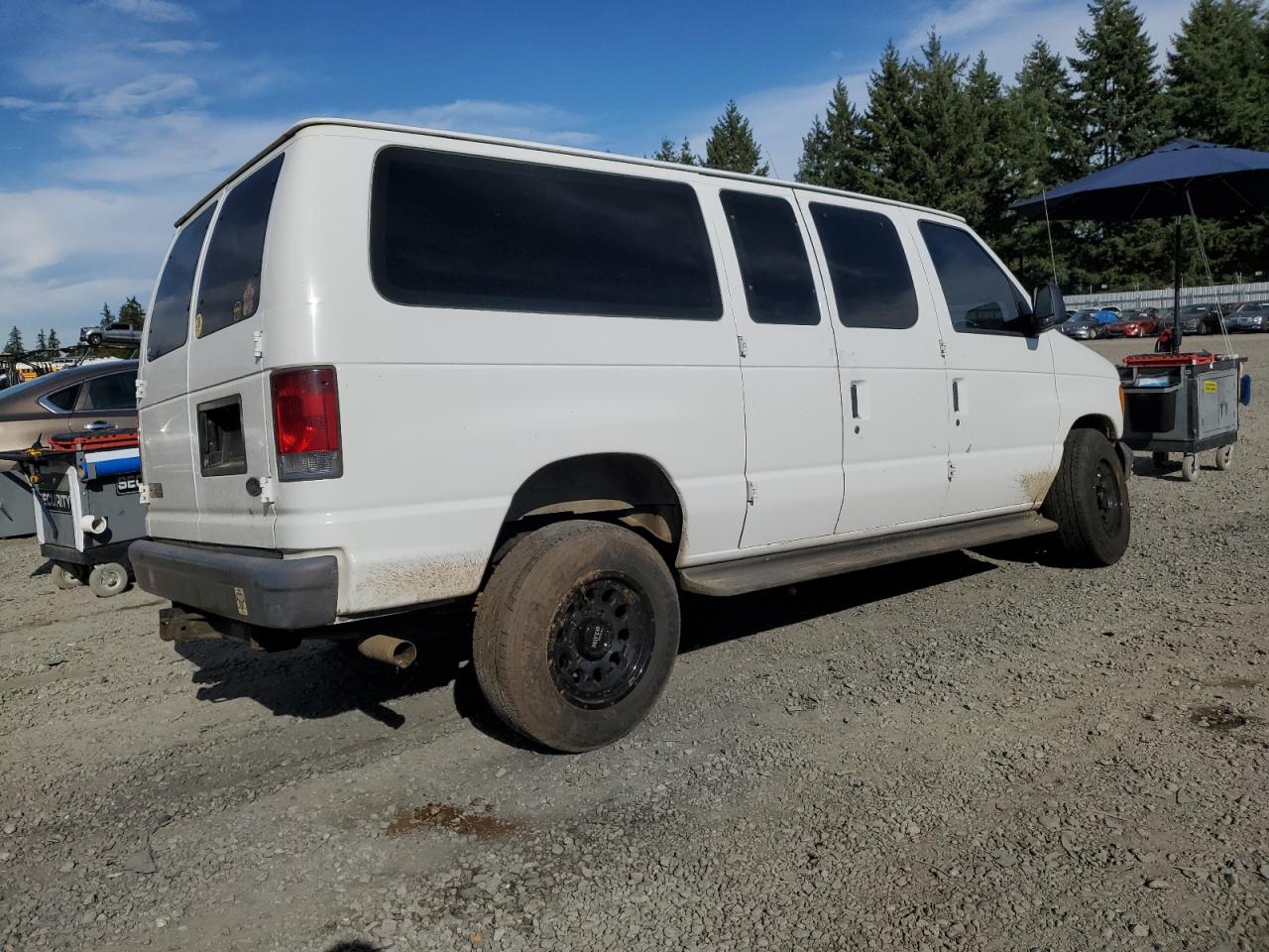 2004 Ford Econoline E350 Super Duty Wagon White vin: 1FBNE31L84HA48617