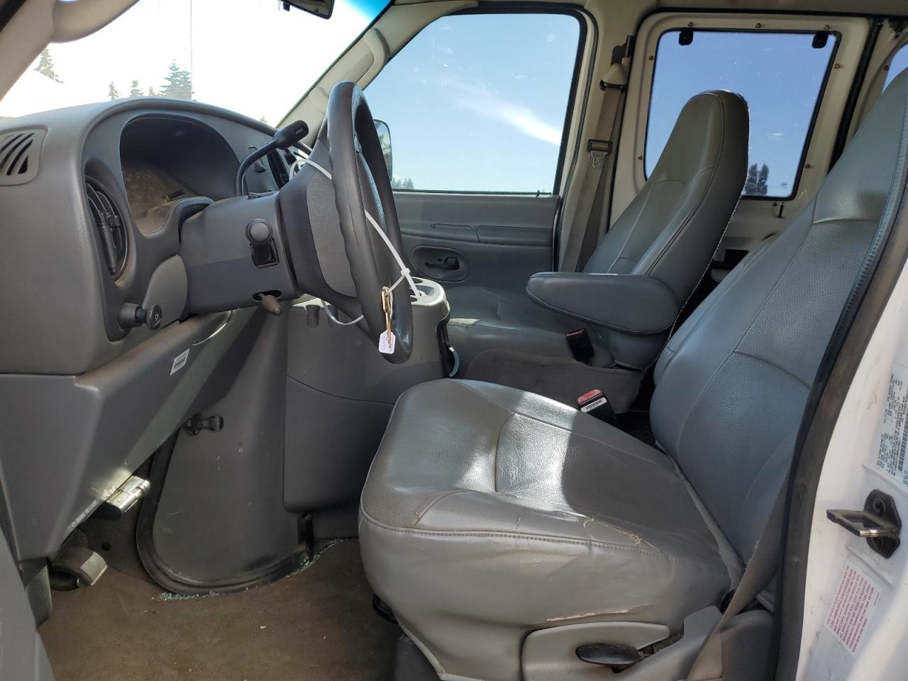 2004 Ford Econoline E350 Super Duty Wagon White vin: 1FBNE31L84HA48617