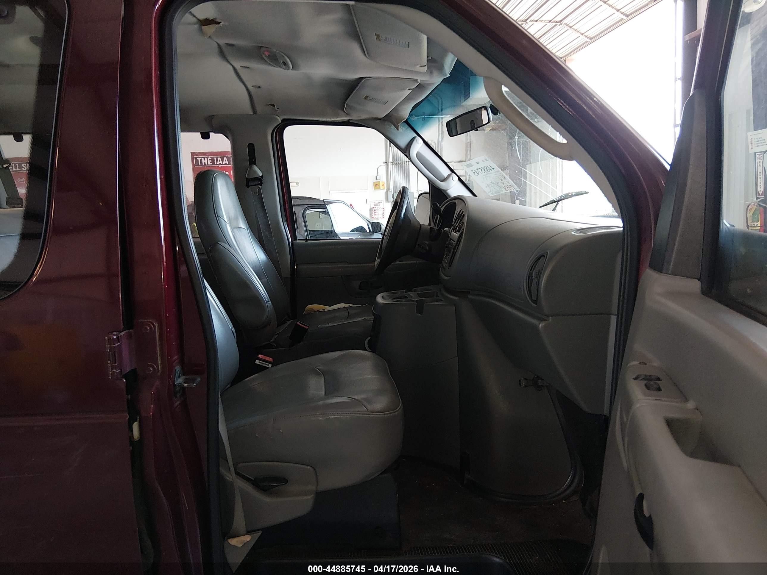 2004 Ford Econoline E350 Super Duty Wagon Burgundy vin: 1FBNE31L84HA89765
