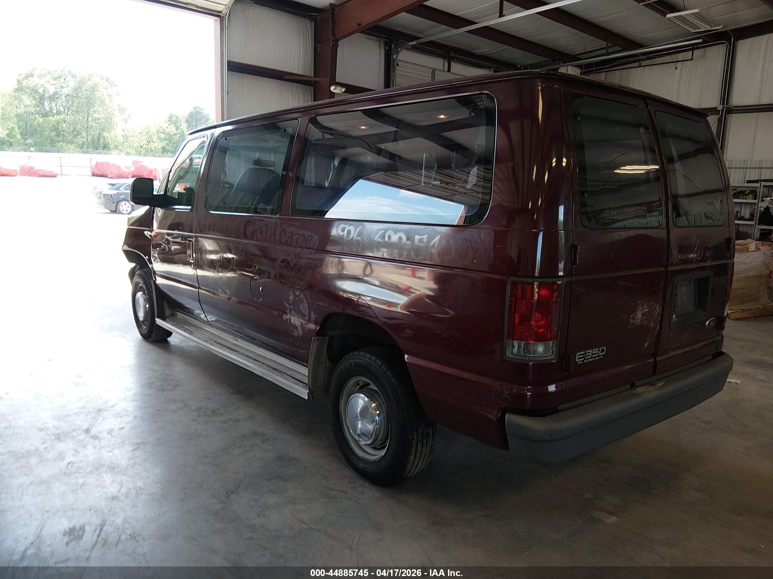 2004 Ford Econoline E350 Super Duty Wagon Burgundy vin: 1FBNE31L84HA89765