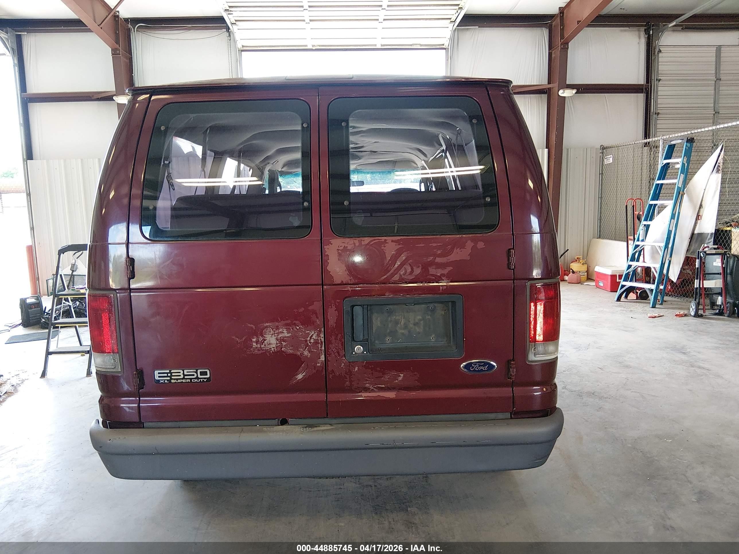2004 Ford Econoline E350 Super Duty Wagon Burgundy vin: 1FBNE31L84HA89765