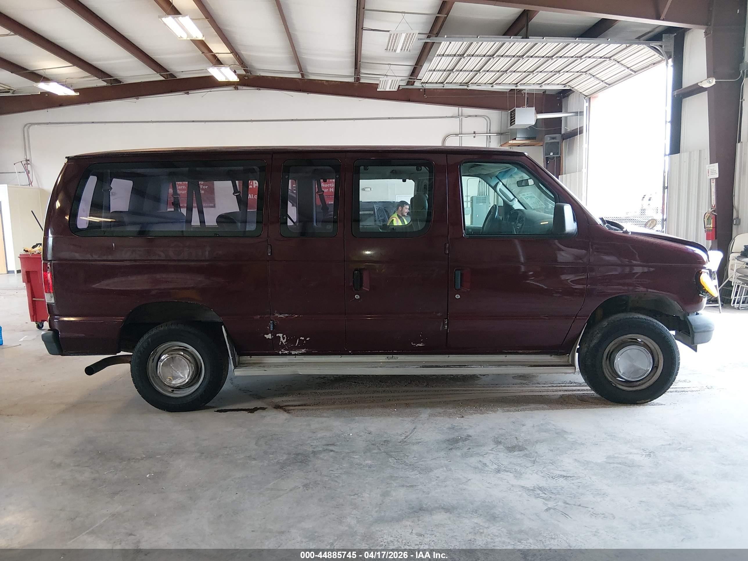 2004 Ford Econoline E350 Super Duty Wagon Burgundy vin: 1FBNE31L84HA89765