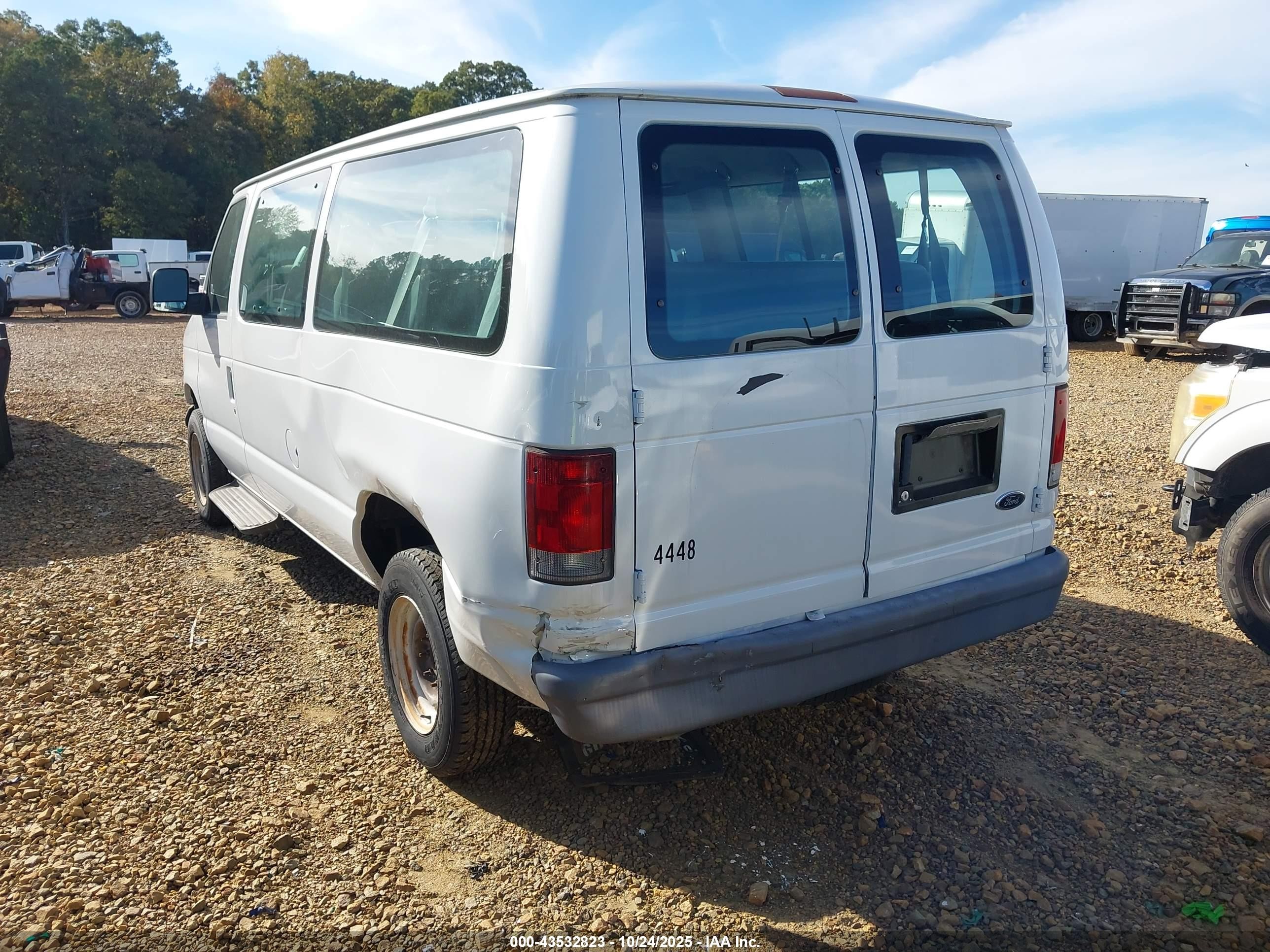 2005 Ford E-350 Super Duty Chateau/xl/xlt White vin: 1FBNE31L85HA45301