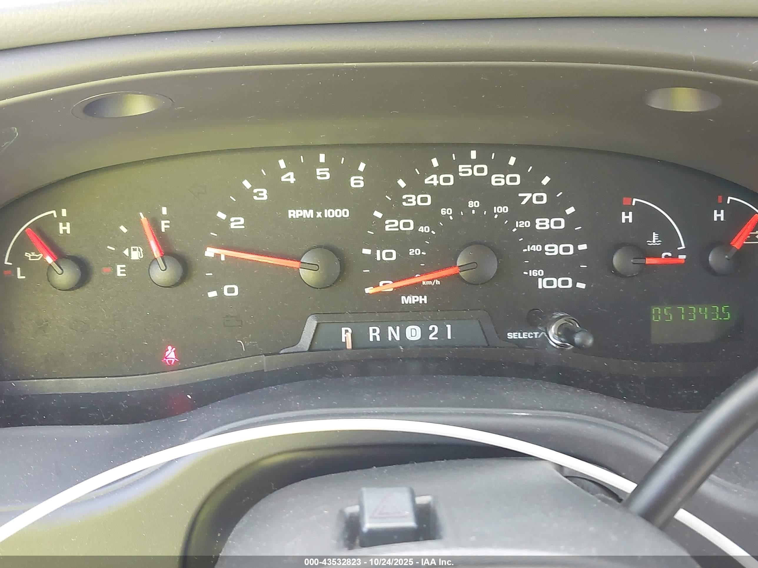2005 Ford E-350 Super Duty Chateau/xl/xlt White vin: 1FBNE31L85HA45301