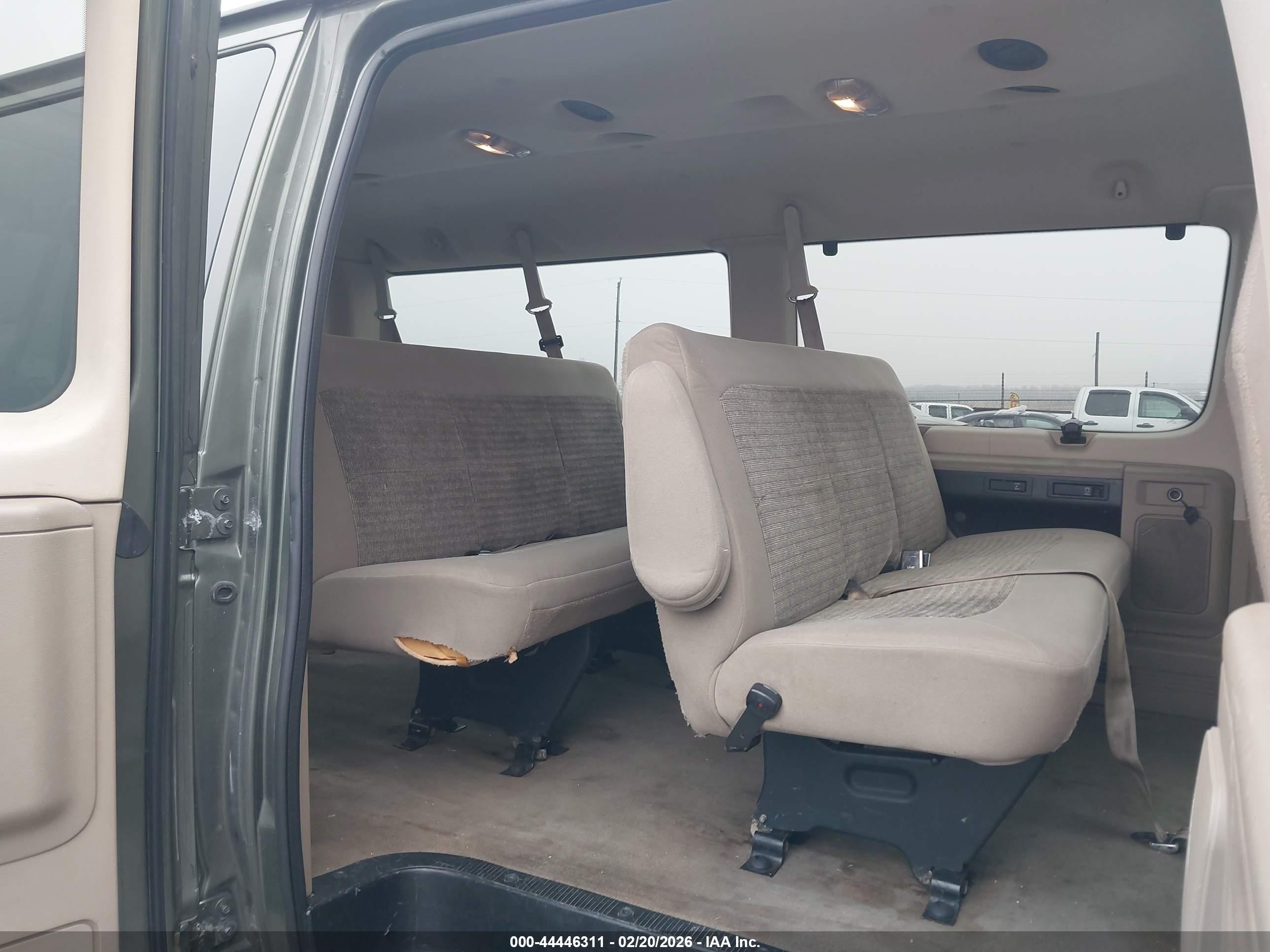 2005 Ford E-350 Super Duty Chateau/xl/xlt Green vin: 1FBNE31L85HA98886