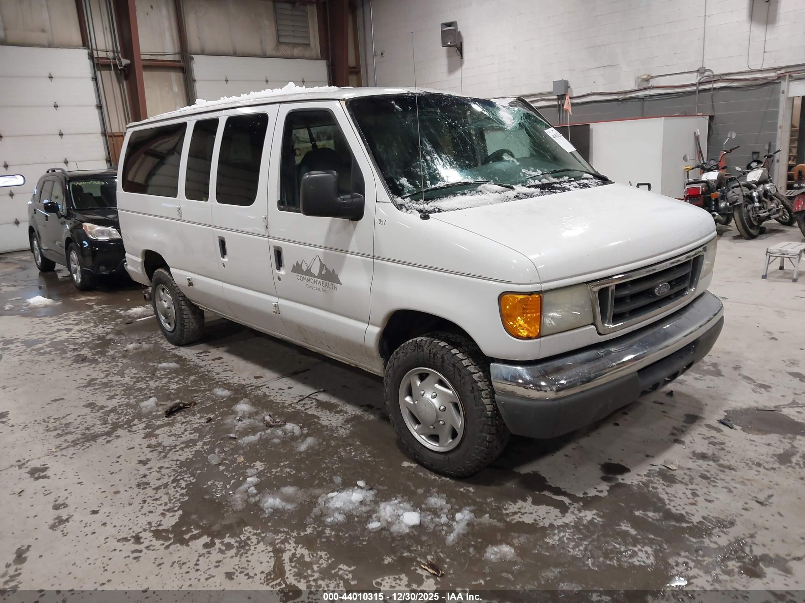 2005 Ford E-350 Super Duty Chateau/xl/xlt White vin: 1FBNE31L85HB38089